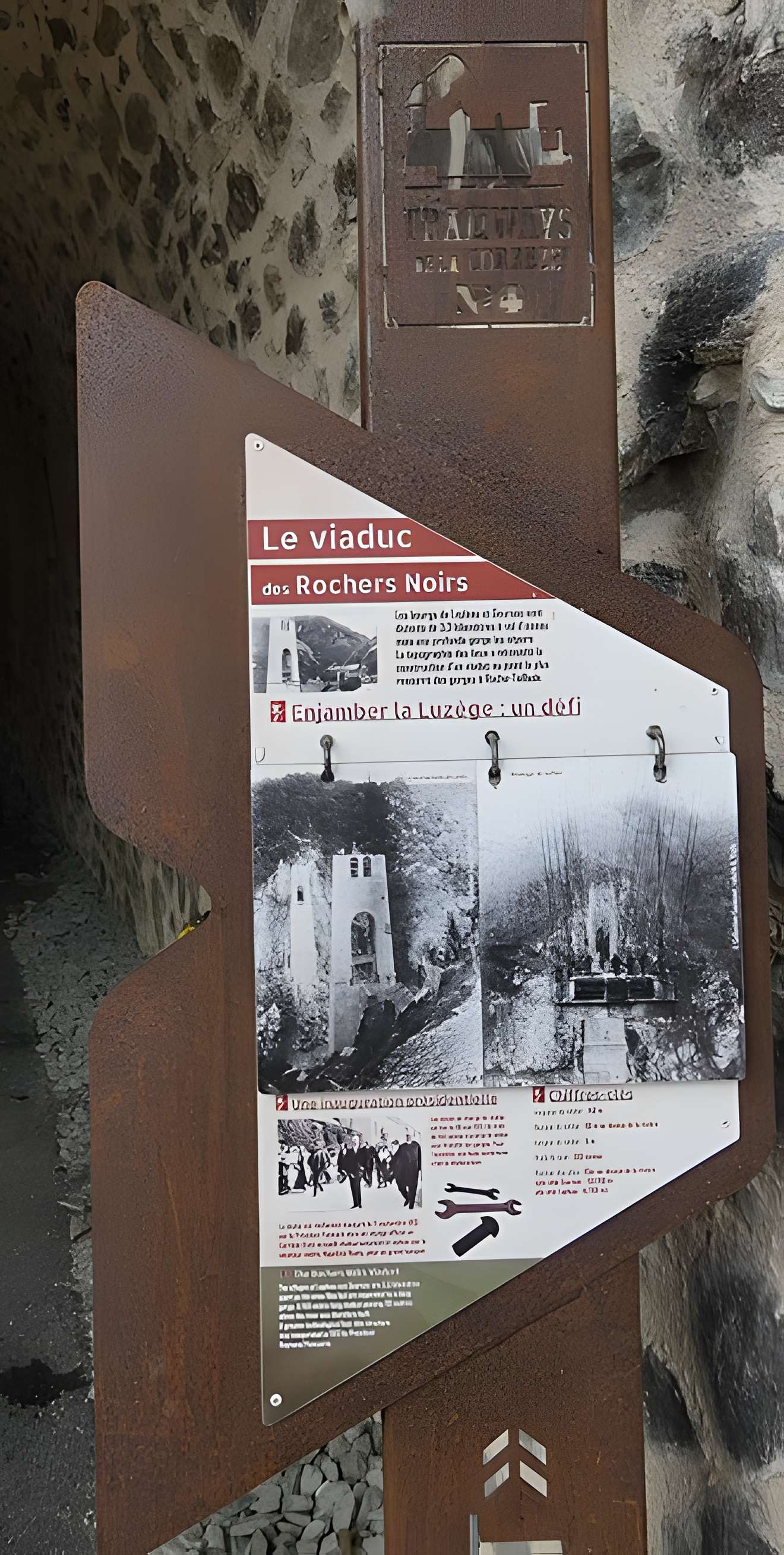 Viaduc des Rochers Noirs à Soursac