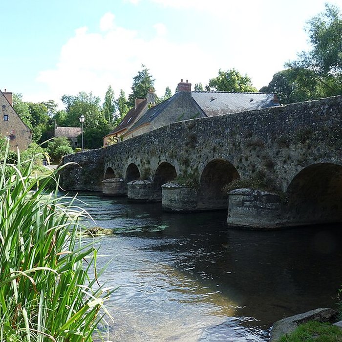 Photo de Vieux pont sur la Vègre à Asnières-sur-Vègre