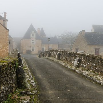 Vieux pont sur la Vègre à Asnières-sur-Vègre