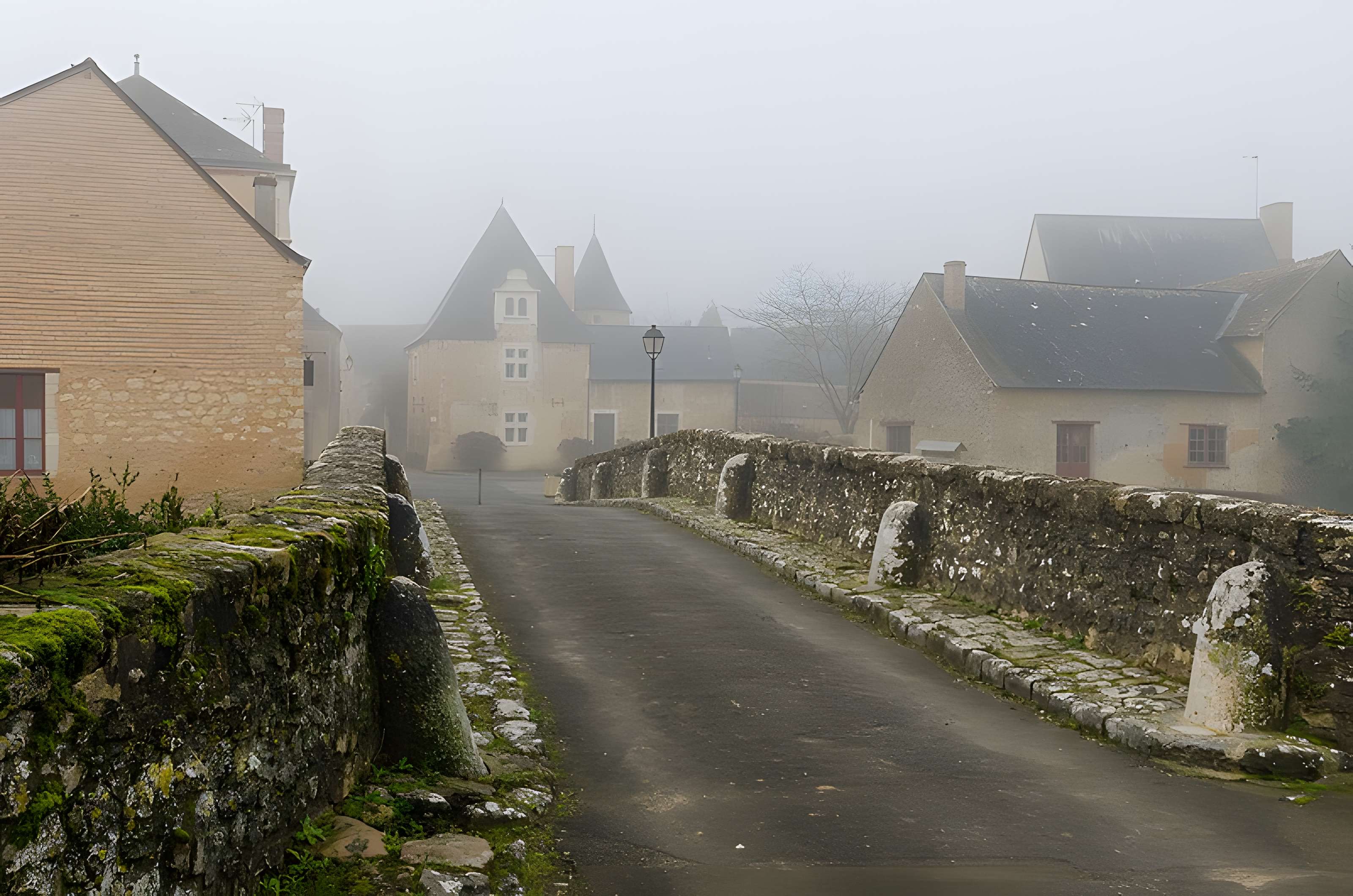 Vieux pont sur la Vègre à Asnières-sur-Vègre