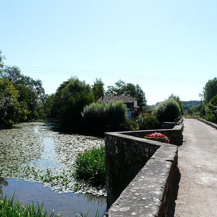 Photo de Pont médiéval, dit le vieux pont, sur le Dropt également sur commune dAgnac