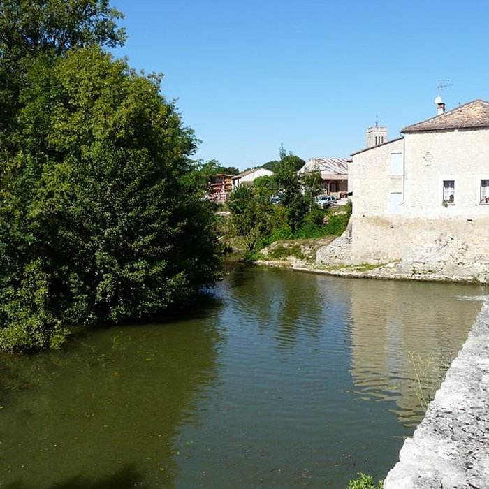 Photo de Pont médiéval, dit le vieux pont, sur le Dropt également sur commune dAgnac