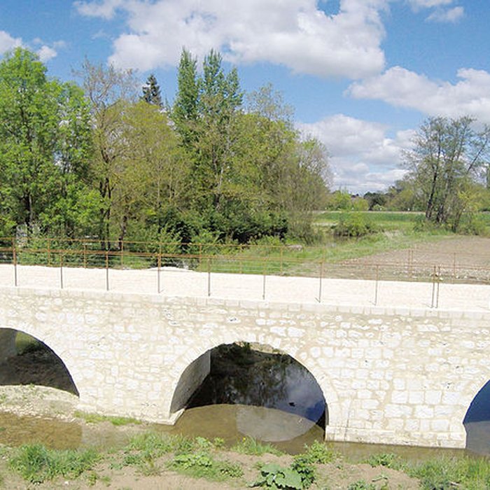 Photo de Pont médiéval, dit le vieux pont, sur le Dropt également sur commune dAgnac