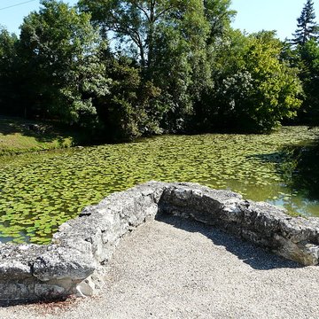 Vieux pont sur le Dropt à Agnac