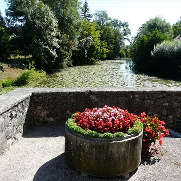 Vieux pont sur le Dropt à Agnac