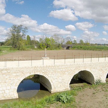 Vieux pont sur le Dropt à Agnac