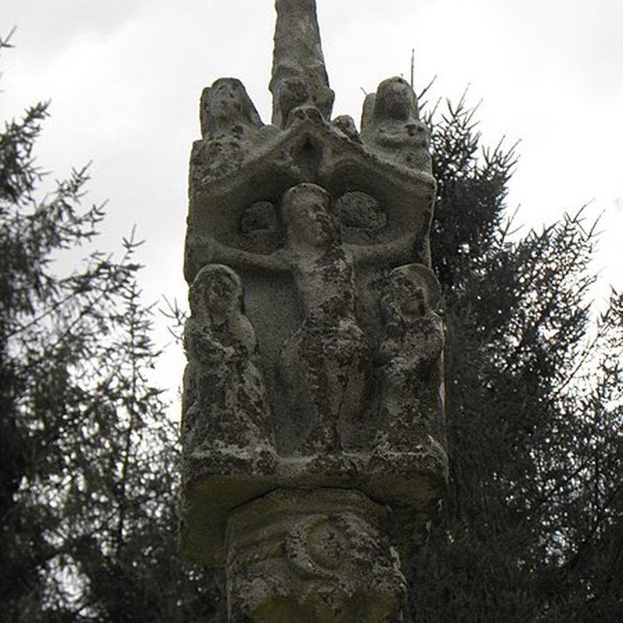 Photo de Église de Saint-Mayeux et croix