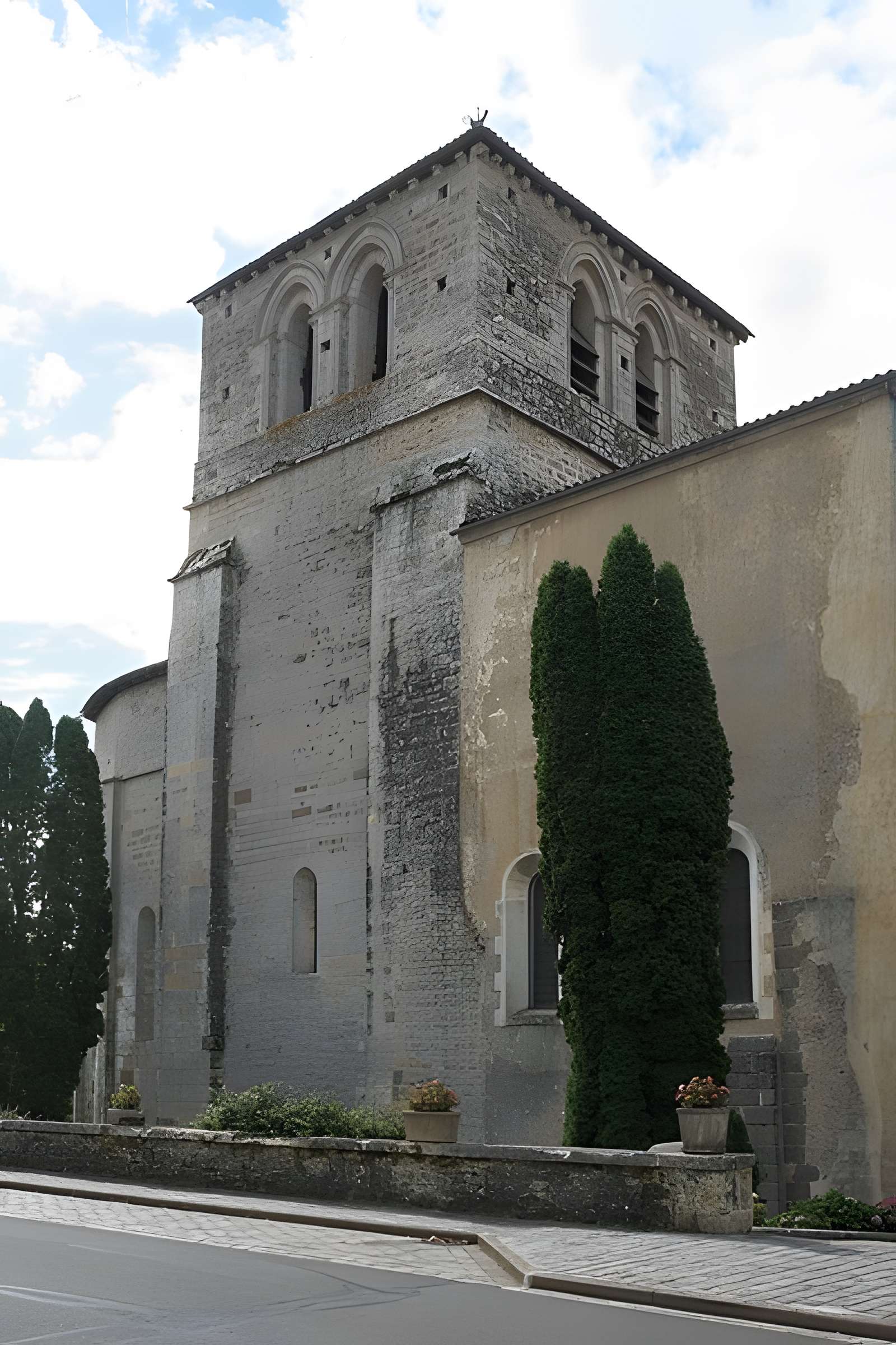 Église Notre-Dame d'Alloue