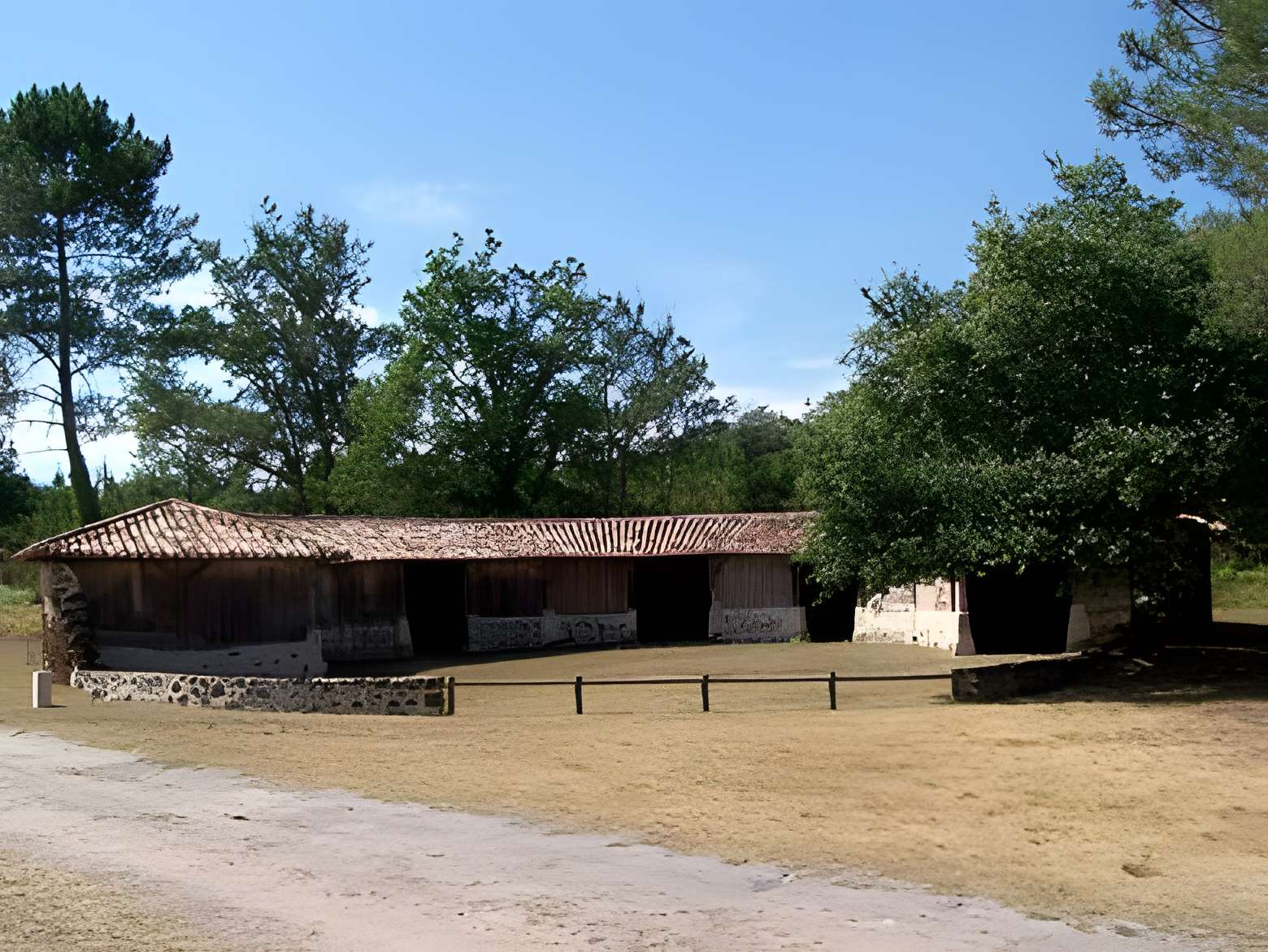 Arènes Jean de Lahourtique à Bascons 