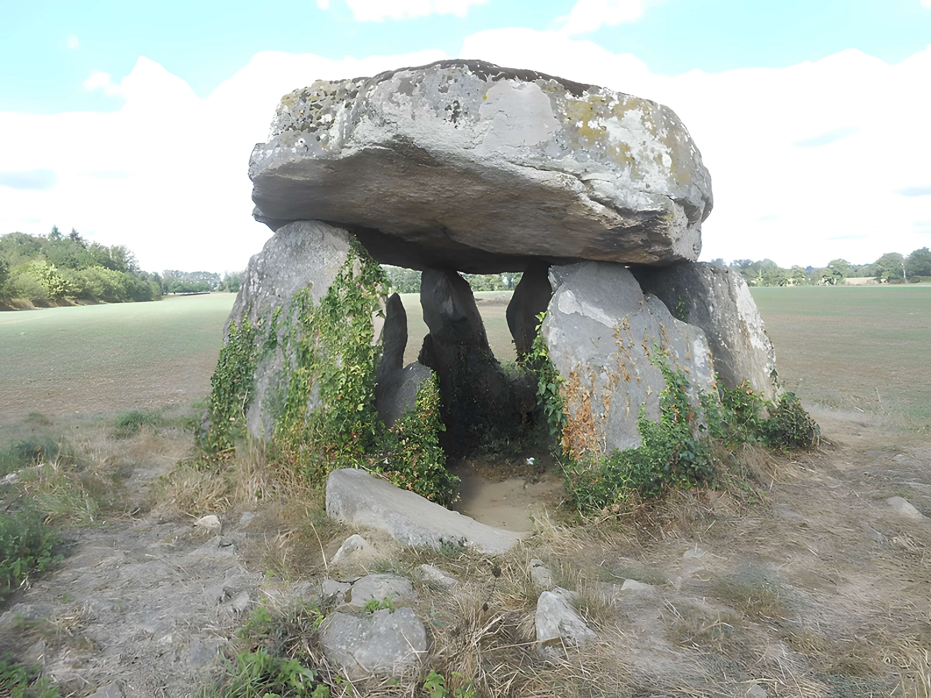 2 Dolmens de la Betoulle à Berneuil