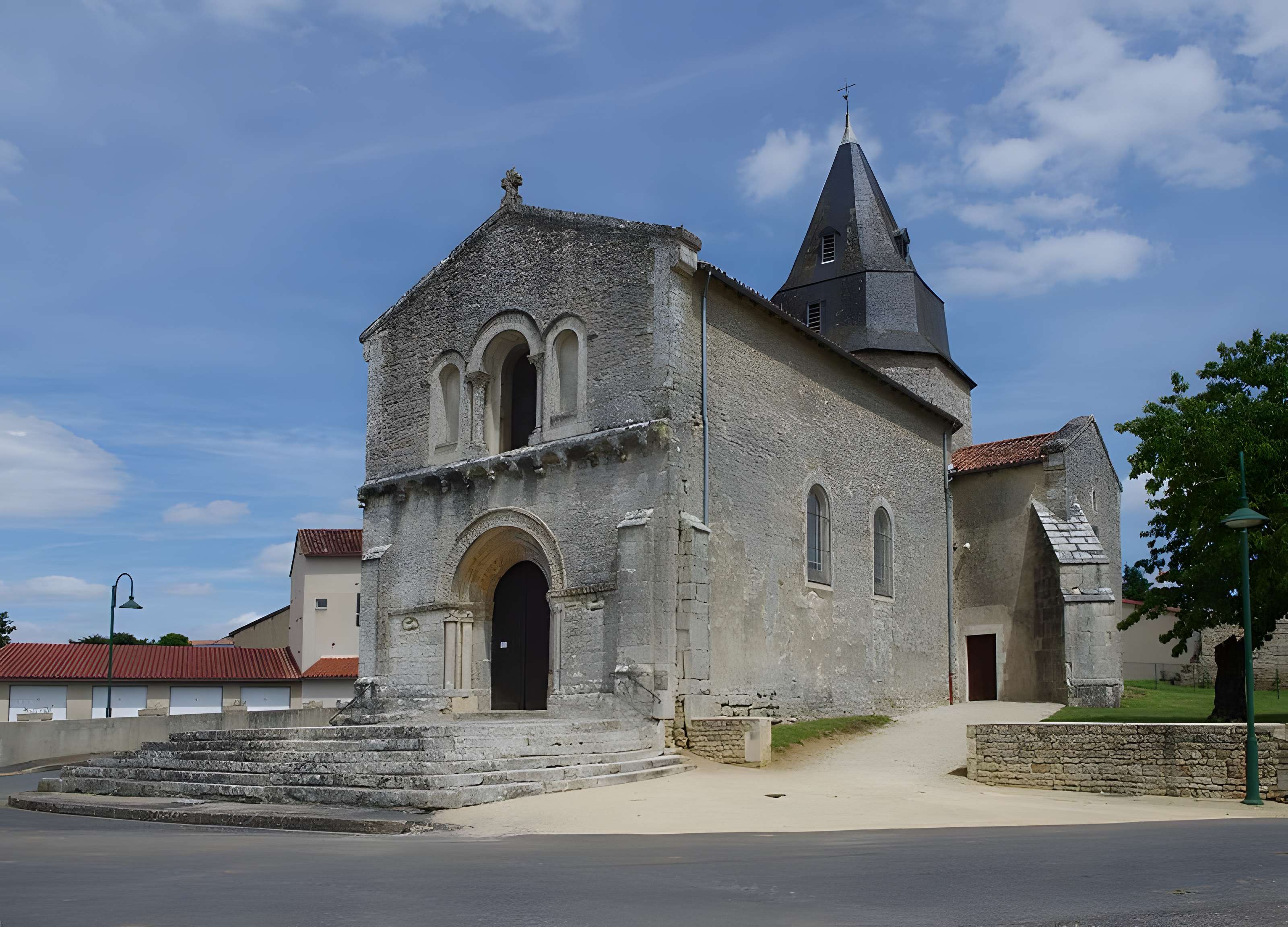 Église Notre-Dame de Genouillé dans la Vienne 