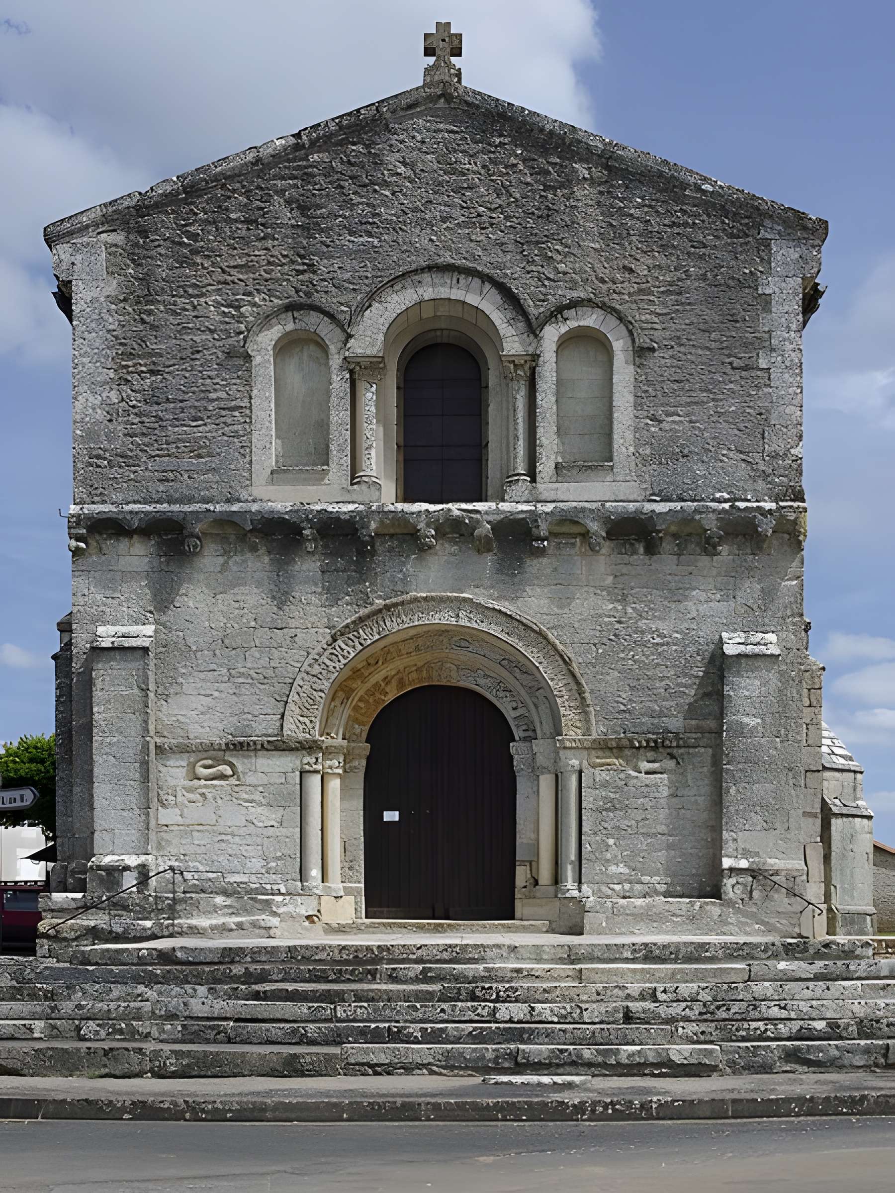 Église Notre-Dame de Genouillé