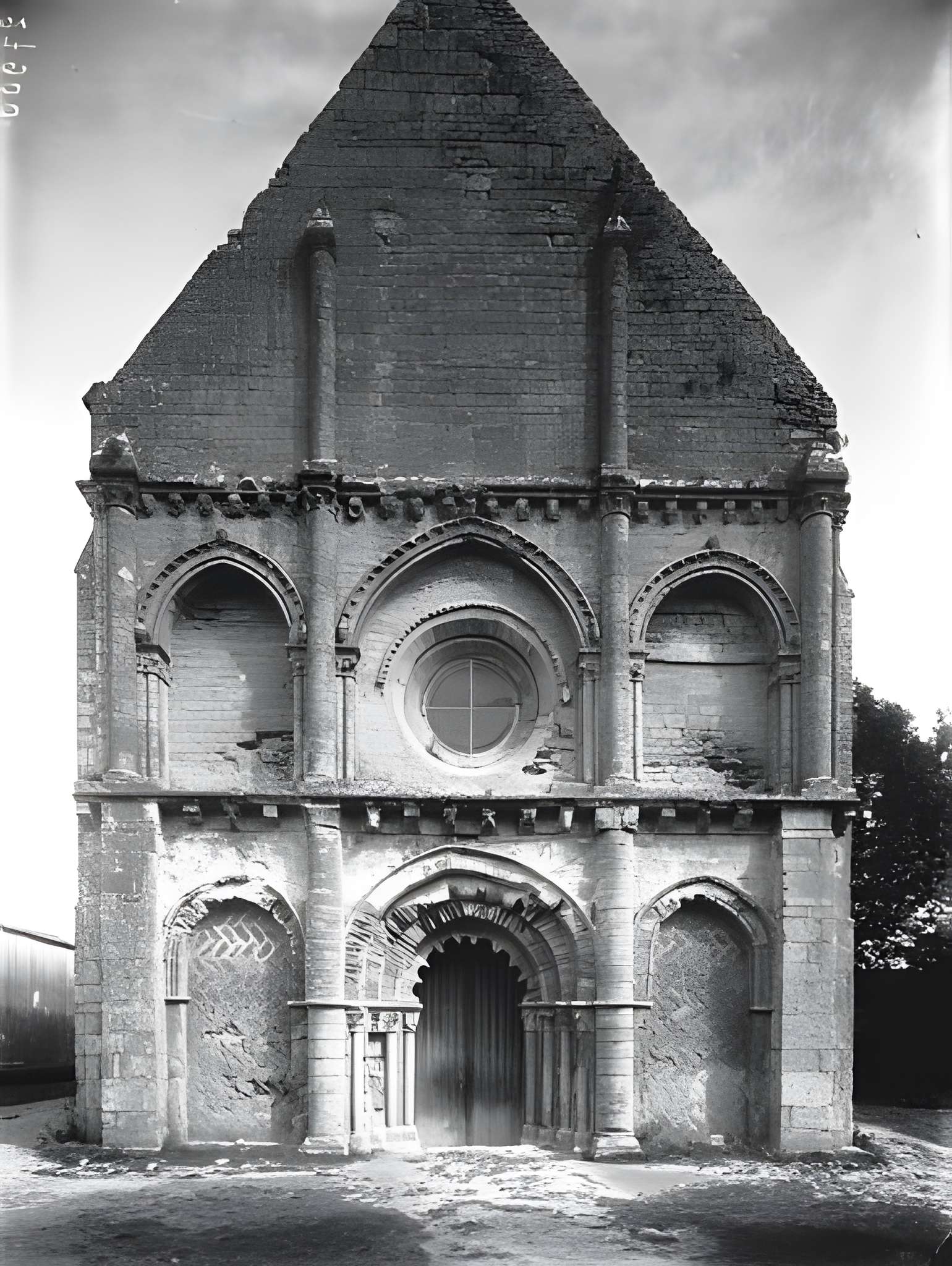 Église Notre-Dame de Genouillé