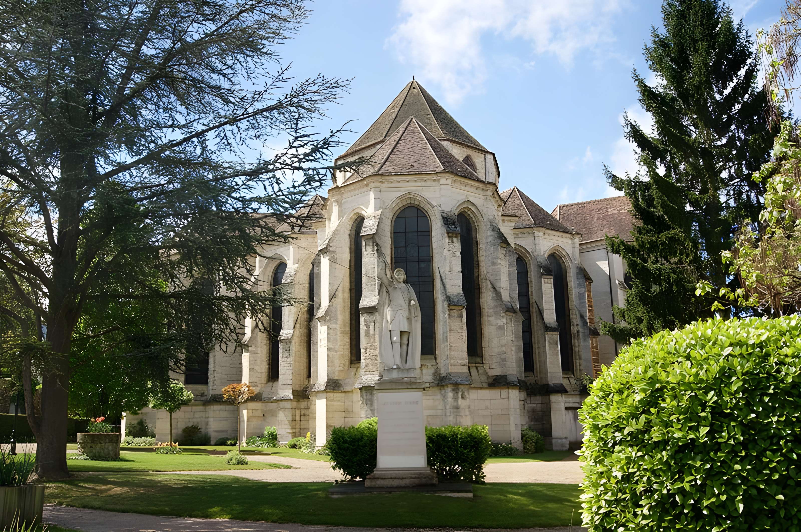 Abbatiale Notre-Dame-des-Ardents et Saint-Pierre de Lagny-sur-Marne