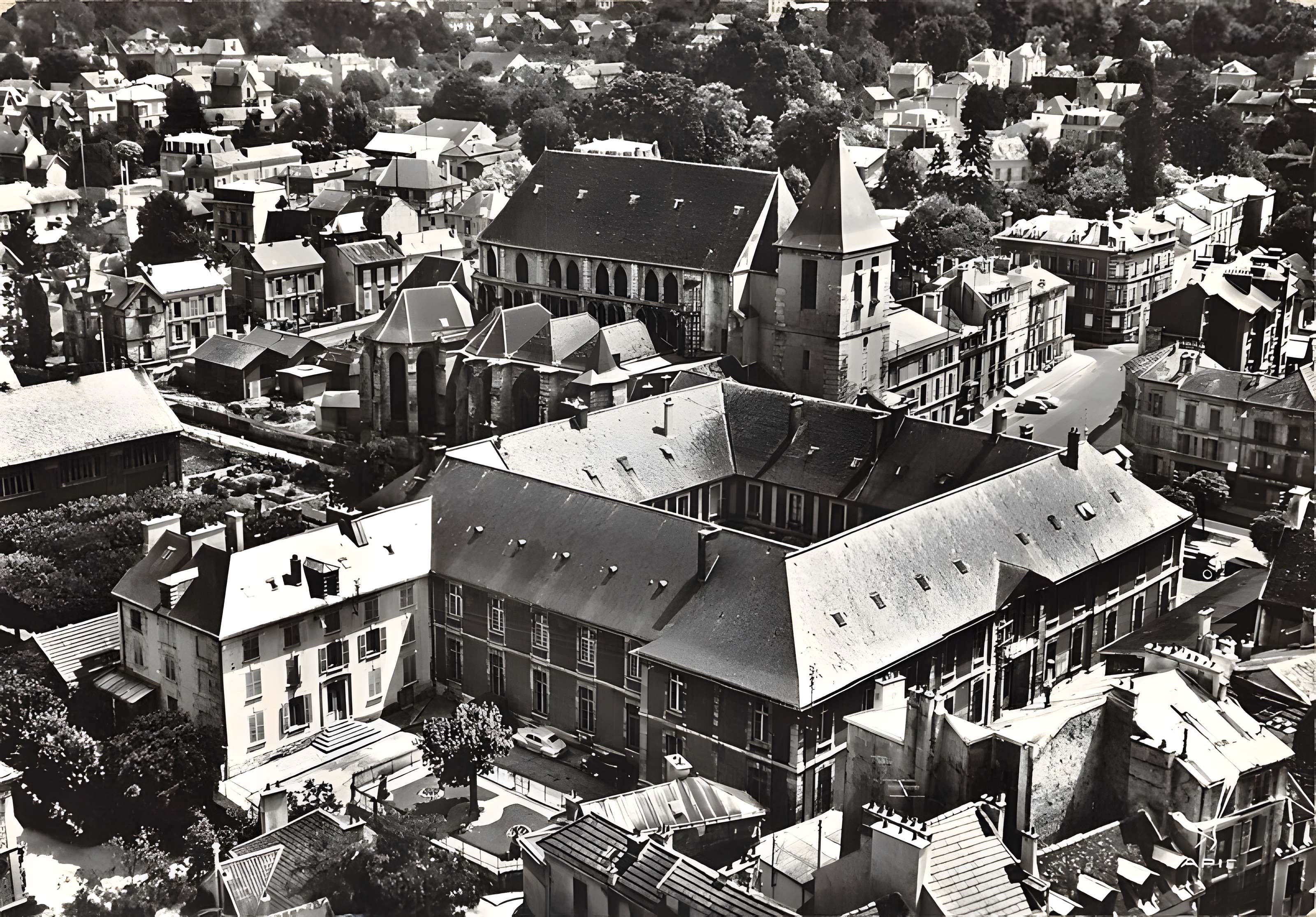 Abbatiale Notre-Dame-des-Ardents et Saint-Pierre de Lagny-sur-Marne