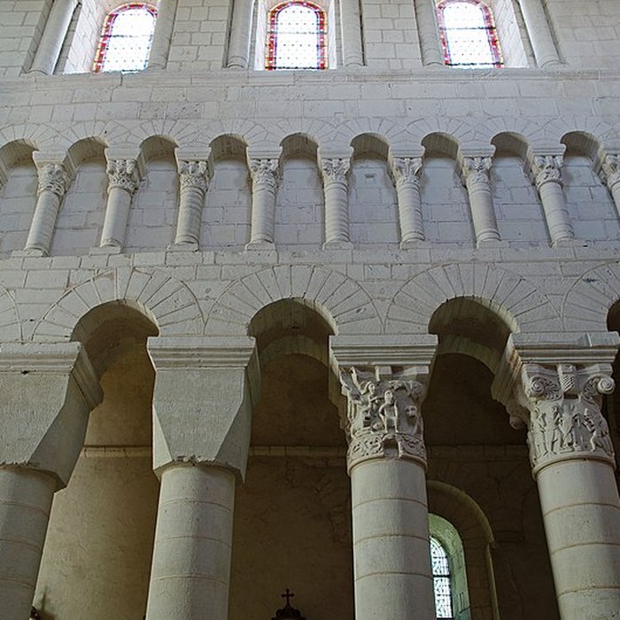 Photo de Abbatiale Saint-Genou