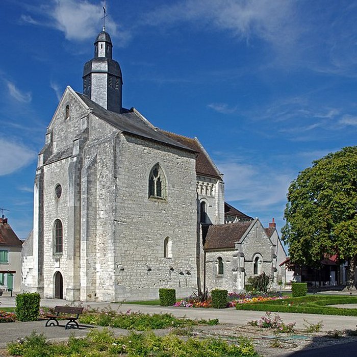 Photo de Abbatiale Saint-Genou