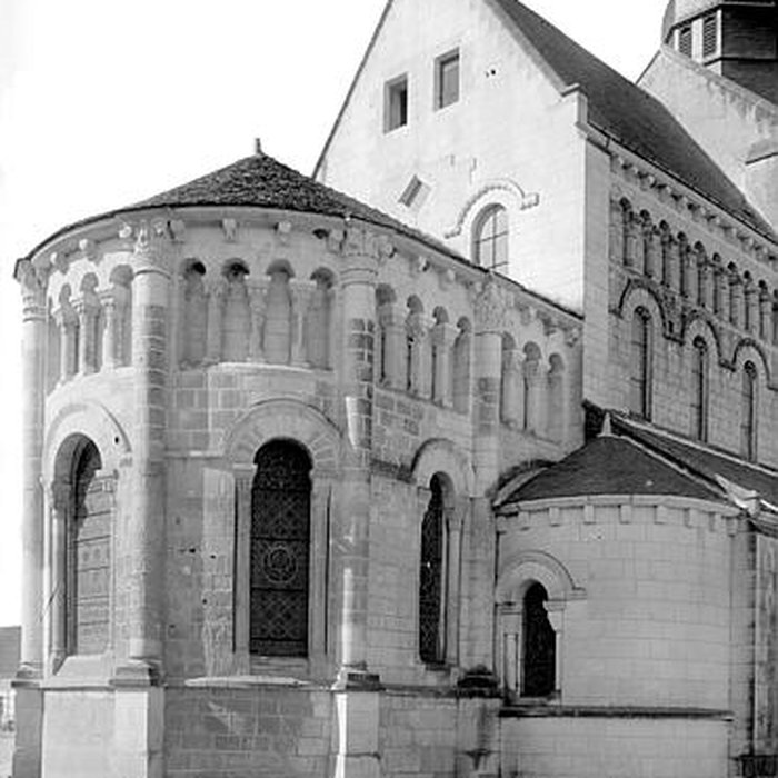 Photo de Abbatiale Saint-Genou