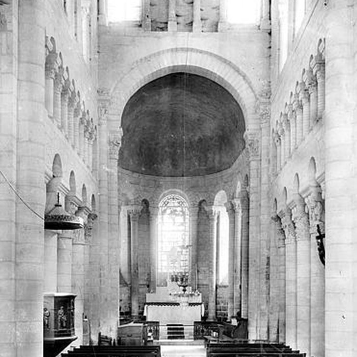 Photo de Abbatiale Saint-Genou