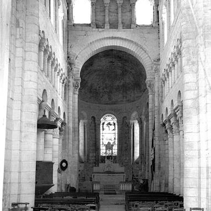 Photo de Abbatiale Saint-Genou