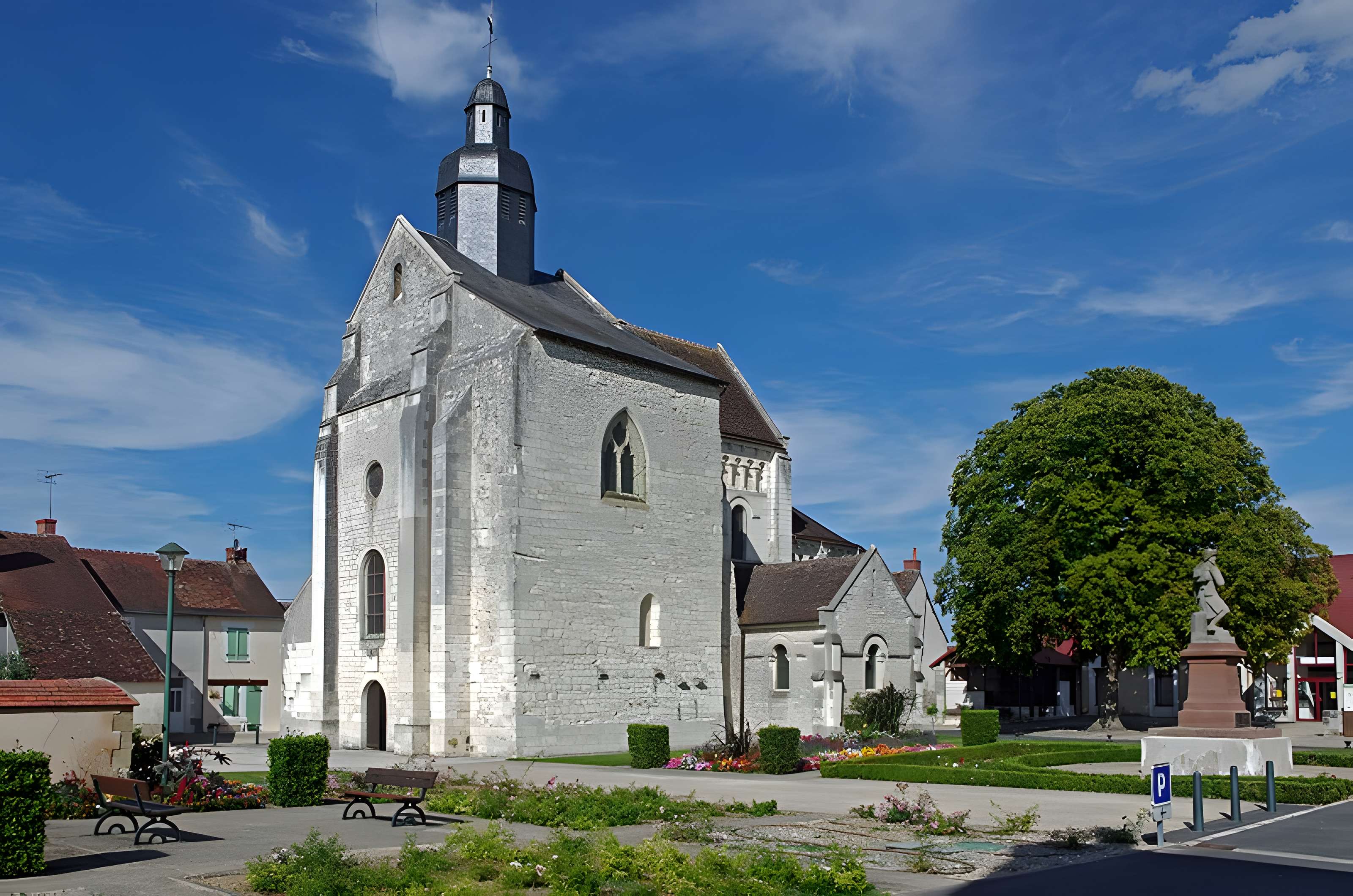 Abbatiale Saint-Genou