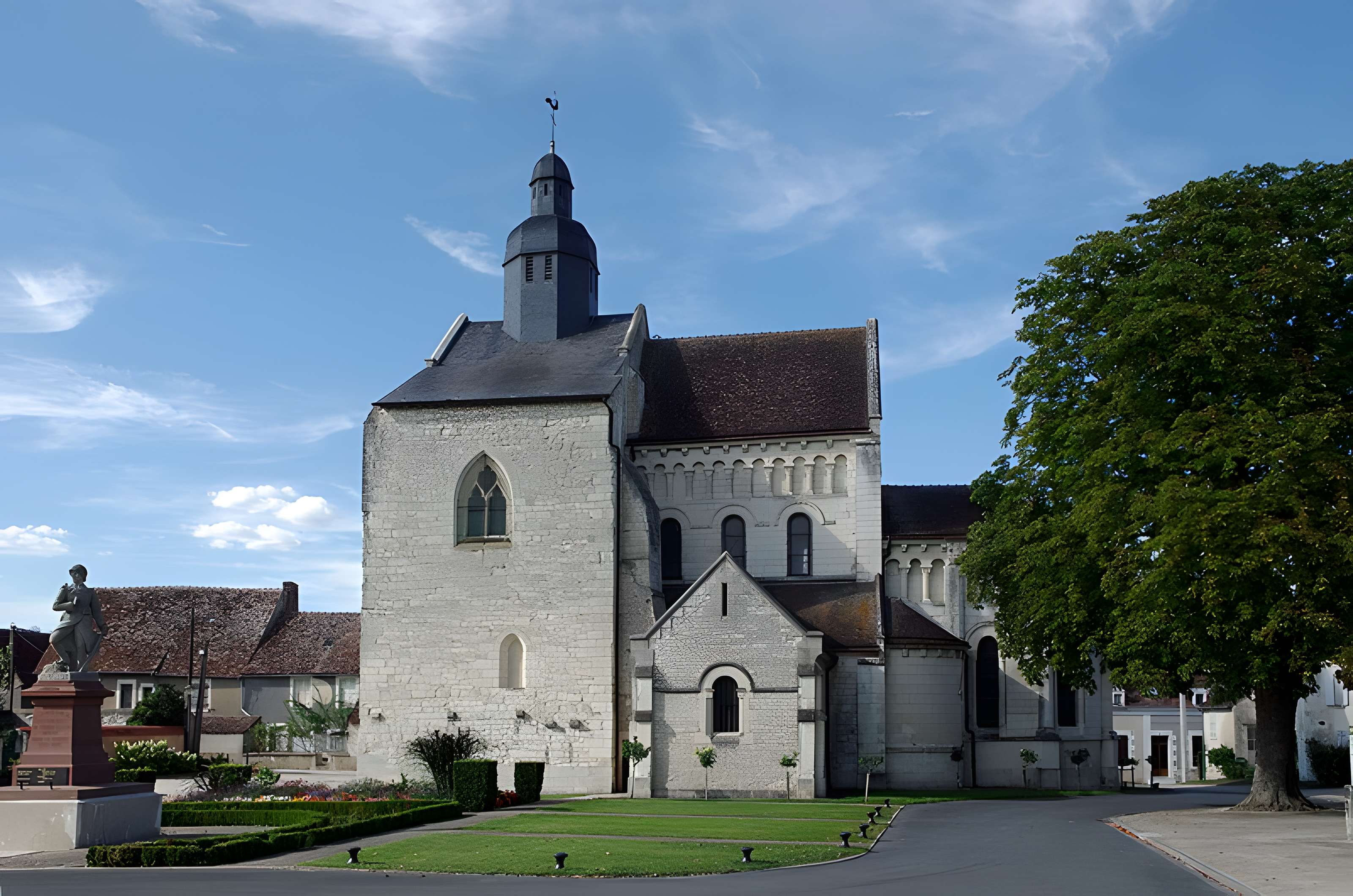 Abbatiale Saint-Genou