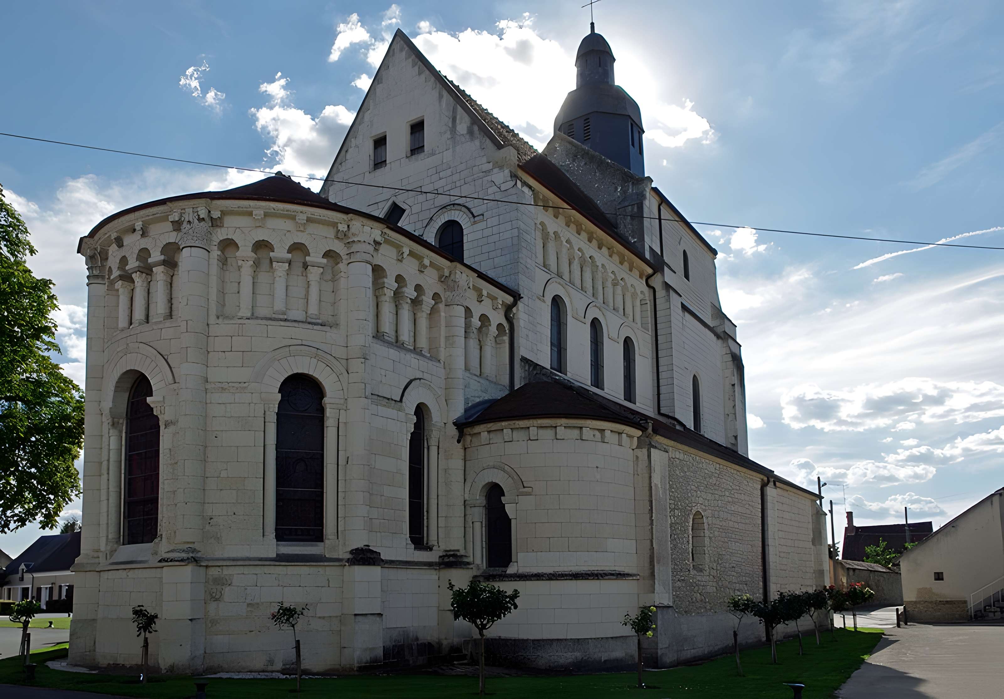 Abbatiale Saint-Genou