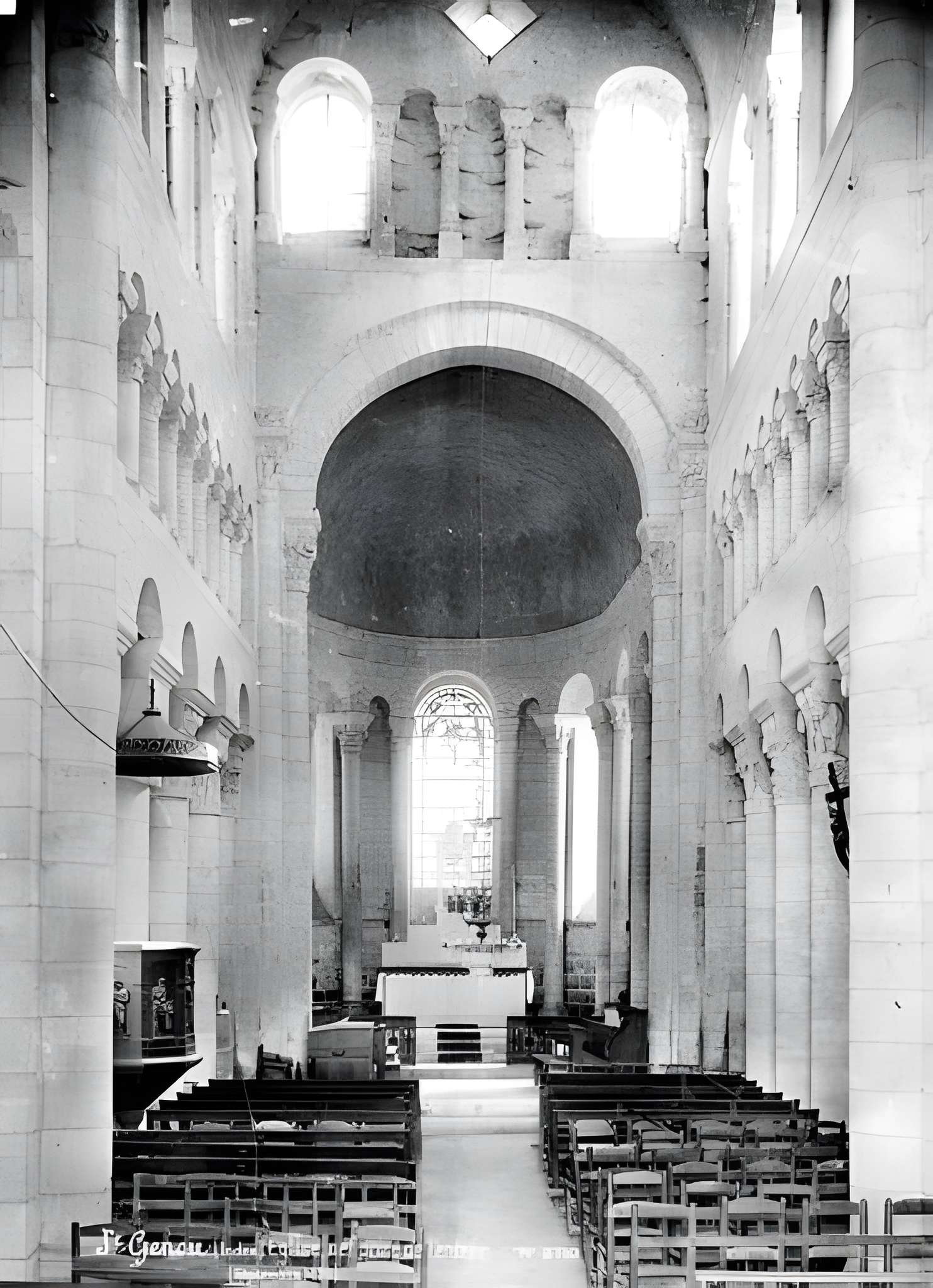 Abbatiale Saint-Genou