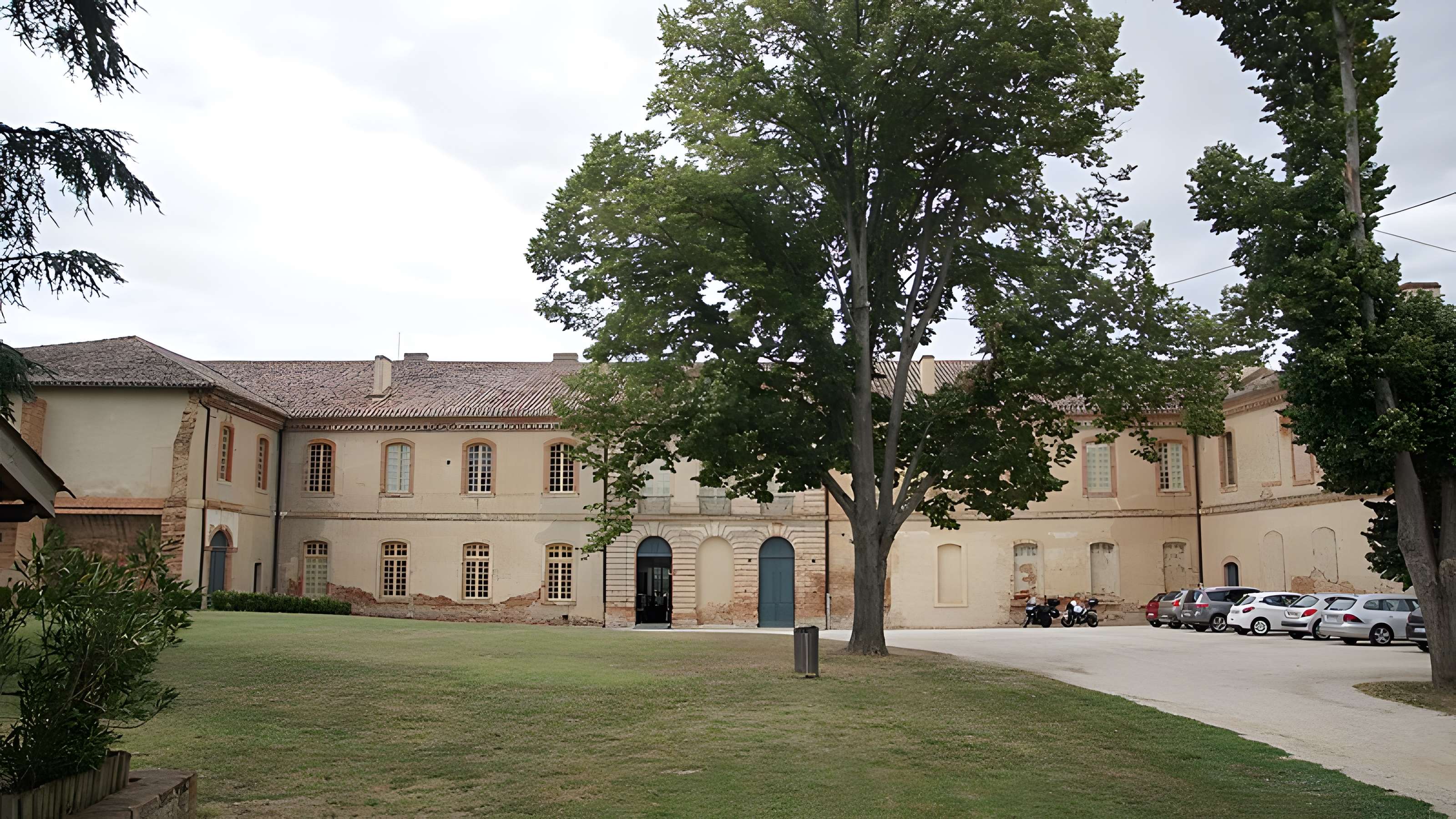 Abbaye de Belleperche
