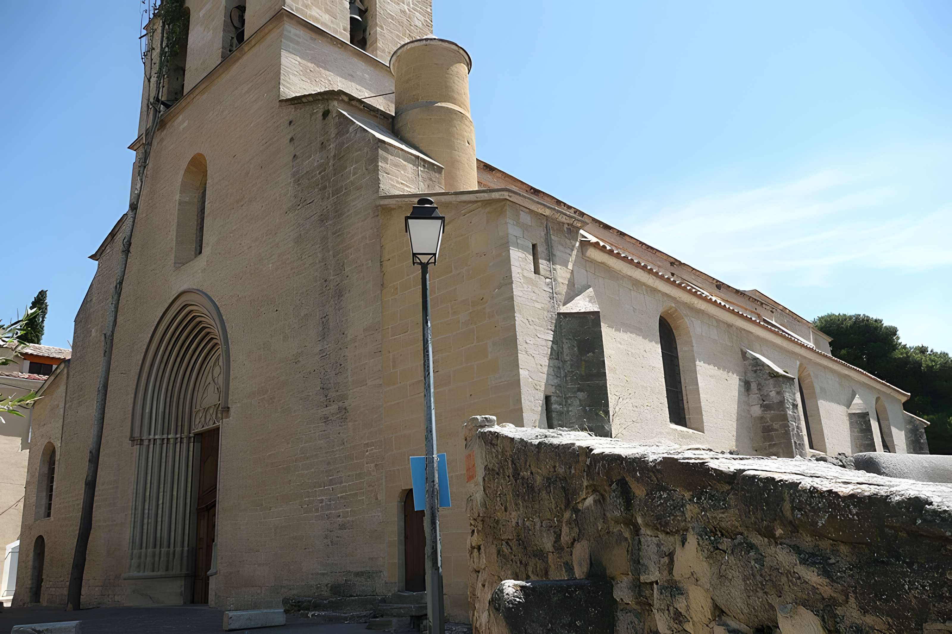 Église Notre-Dame-de-Beaulieu de Cucuron