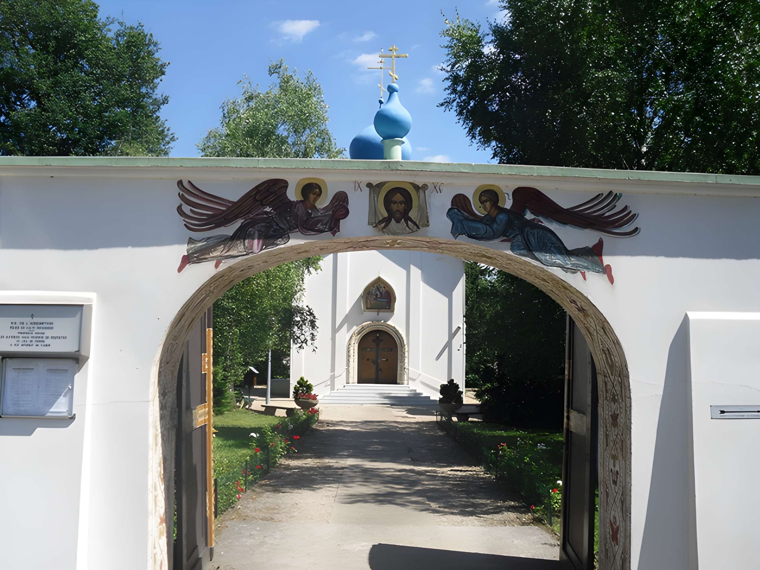 Église Notre-Dame-de-la-Dormition de Sainte-Geneviève-des-Bois