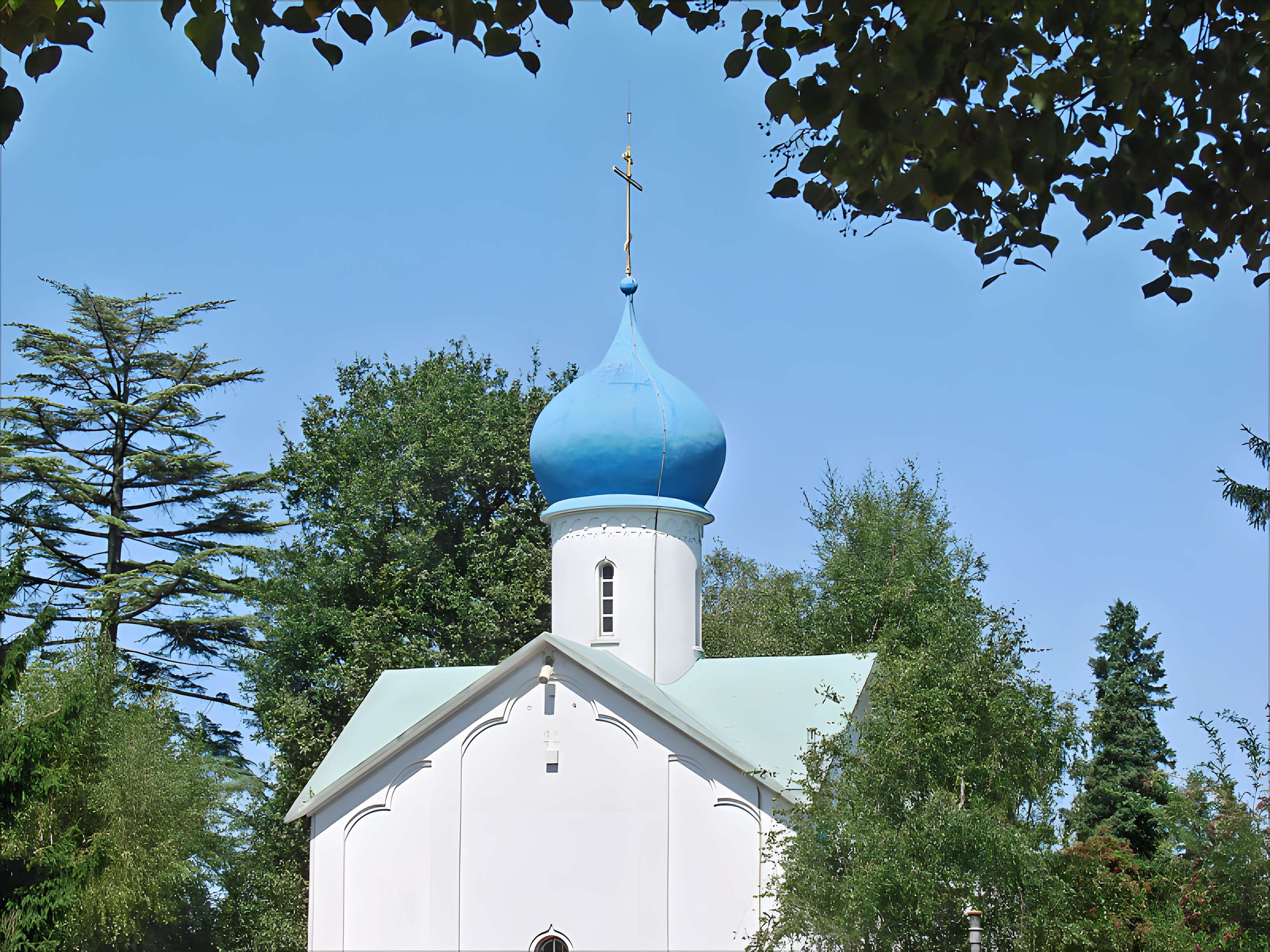 Église Notre-Dame-de-la-Dormition de Sainte-Geneviève-des-Bois