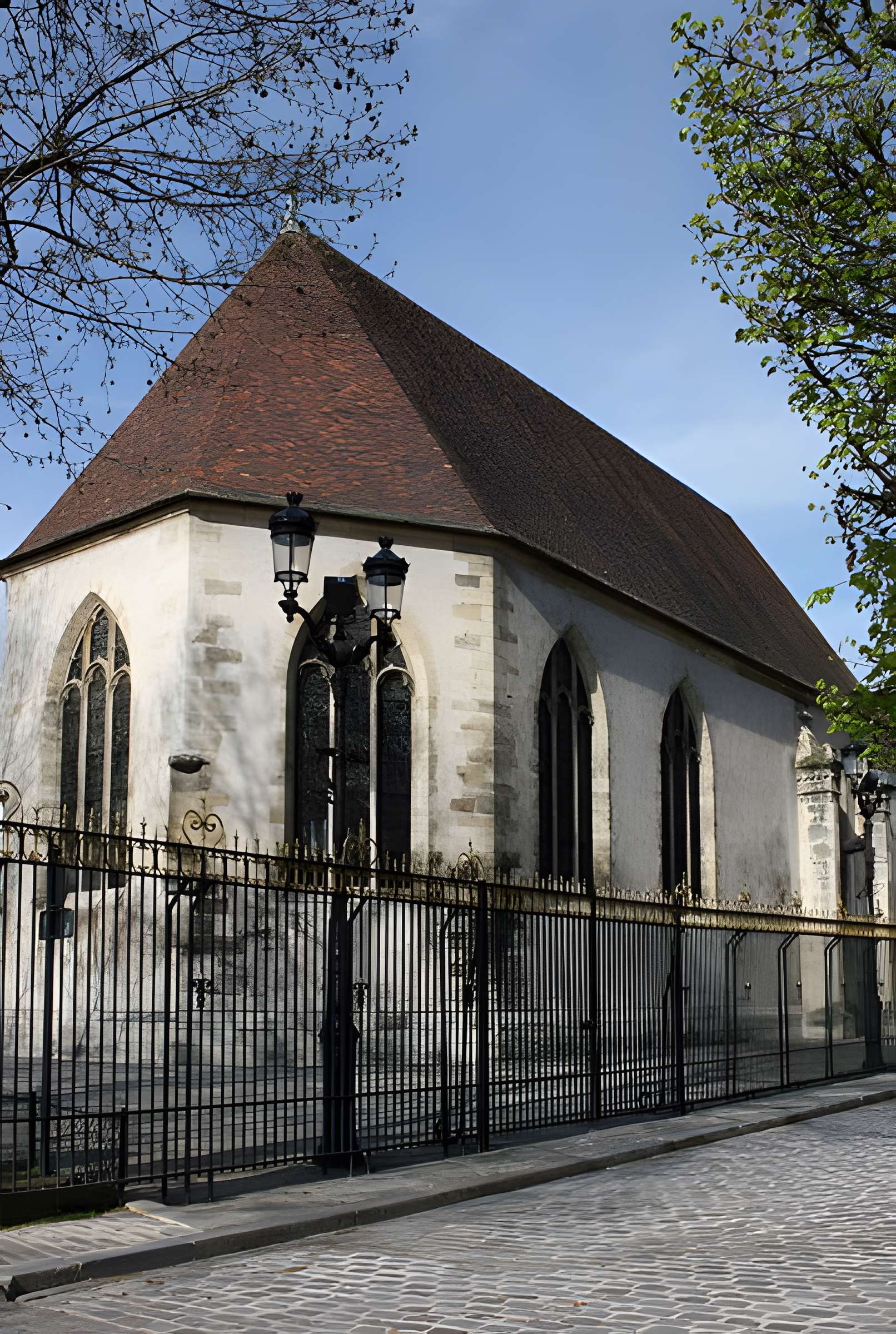 Église Notre-Dame-de-la-Pitié de Puteaux