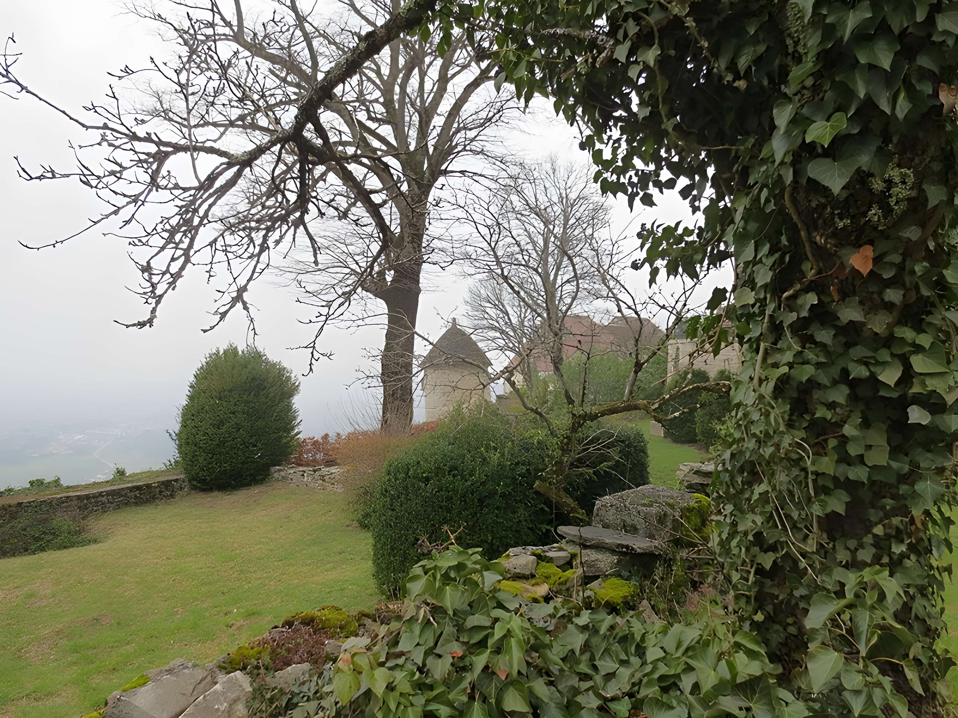 Abbaye de Château-Chalon