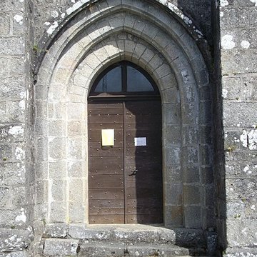 Église Notre-Dame-de-lAssomption de Sainte-Marie-Lapanouze et croix