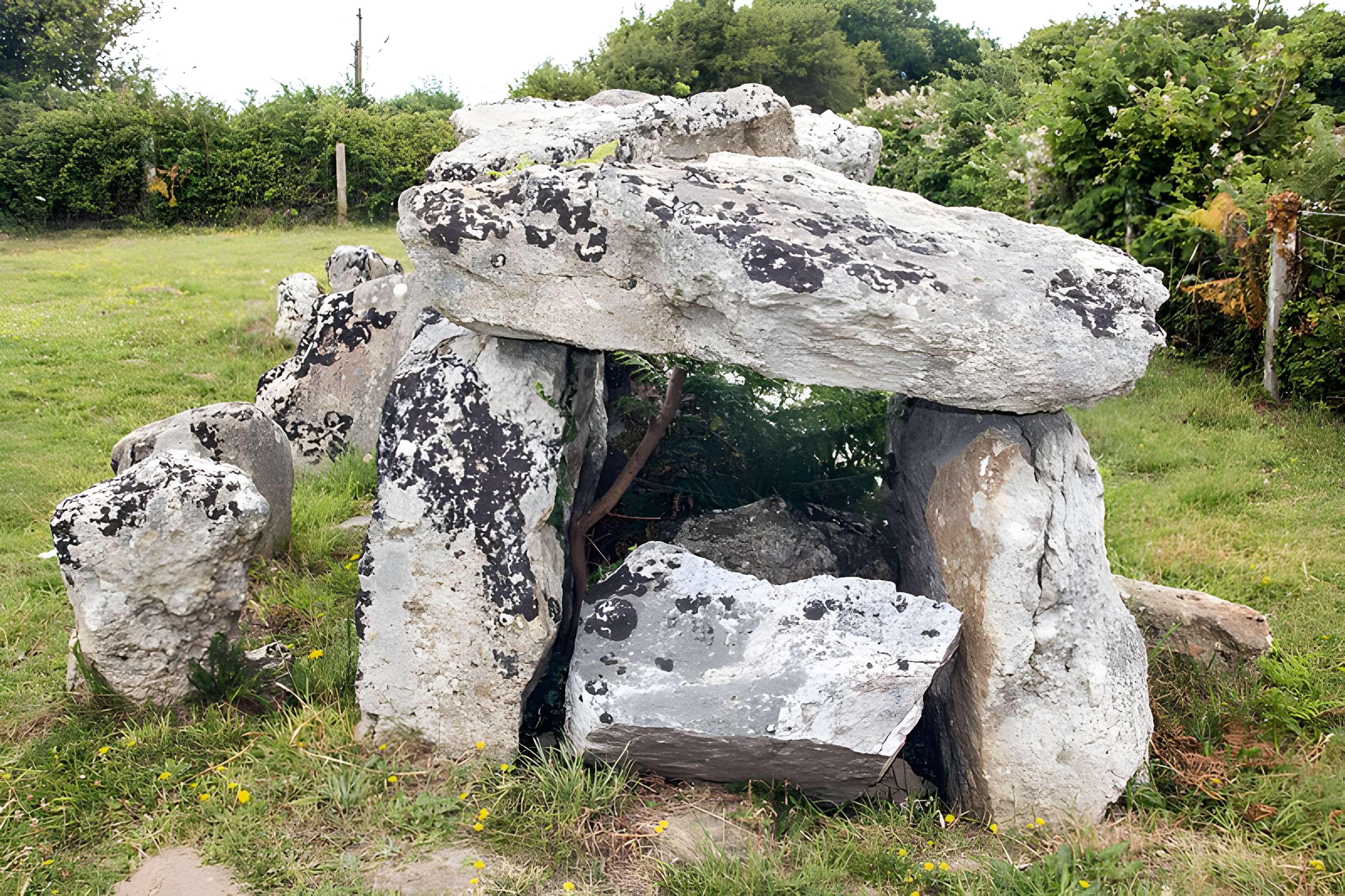 Autel des druides des Moitiers-d'Allonne