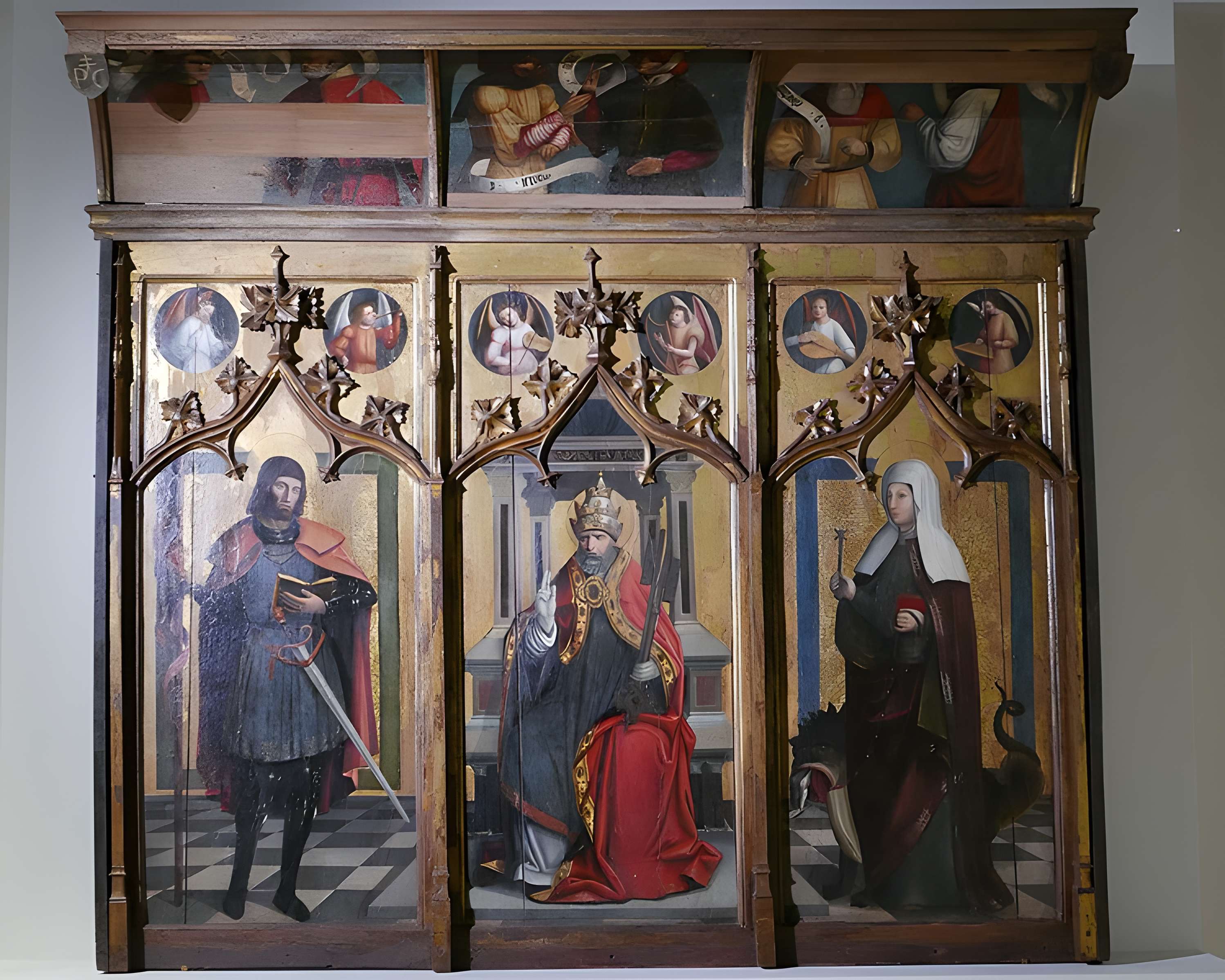 Eglise et le bâtiment (couloir voûté en plein cintre) qui la relie au baptistère