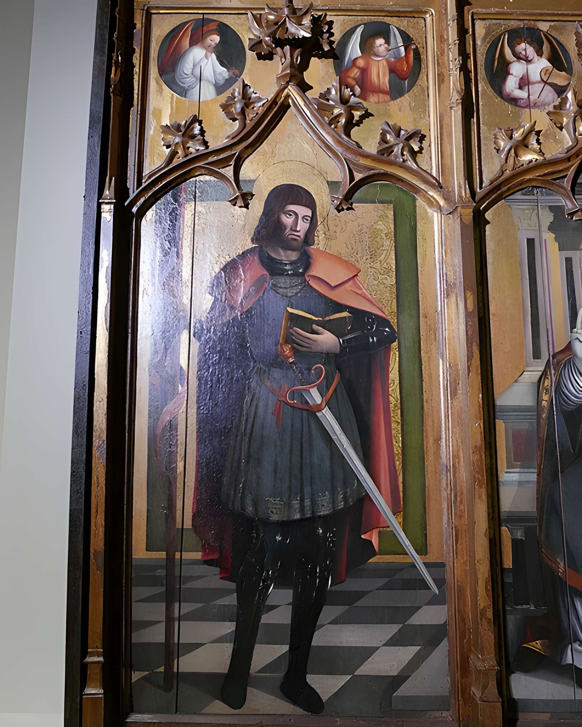 Eglise et le bâtiment (couloir voûté en plein cintre) qui la relie au baptistère