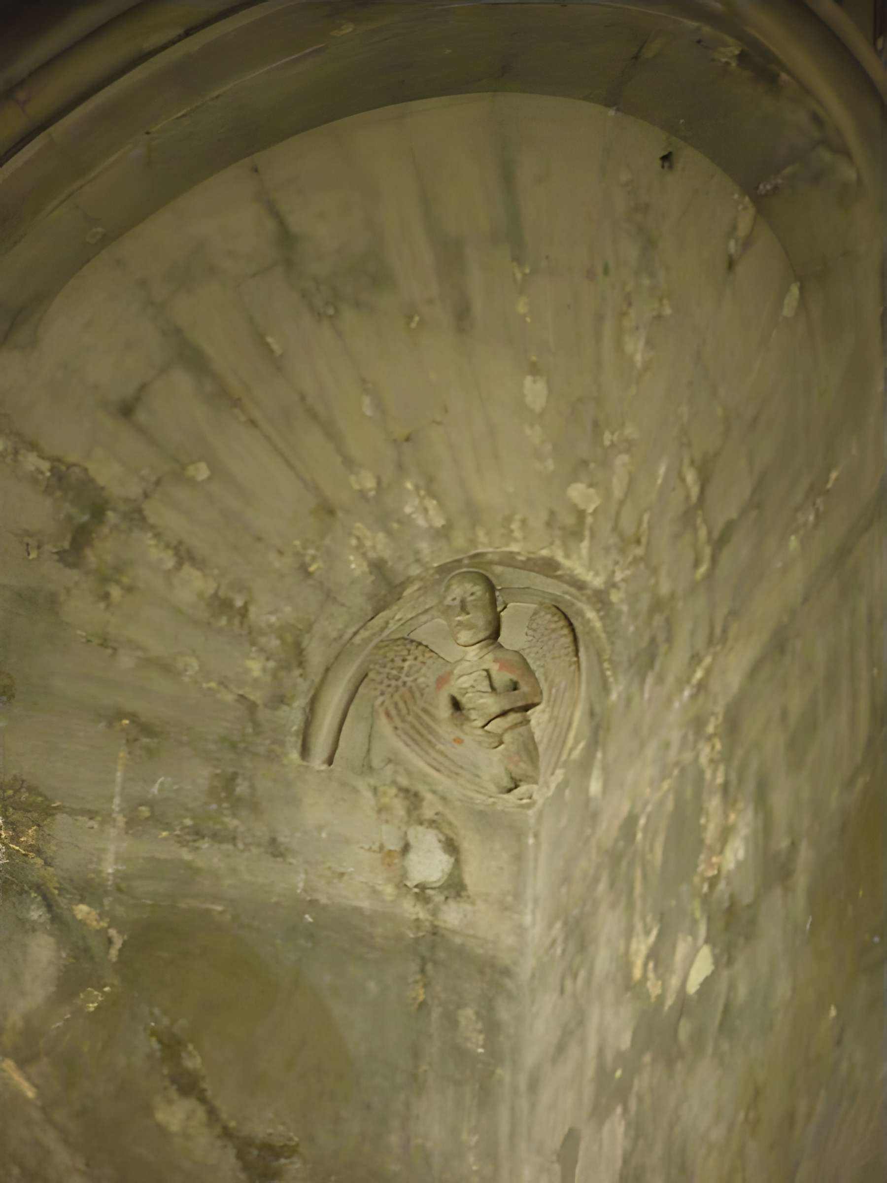 Eglise et le bâtiment (couloir voûté en plein cintre) qui la relie au baptistère