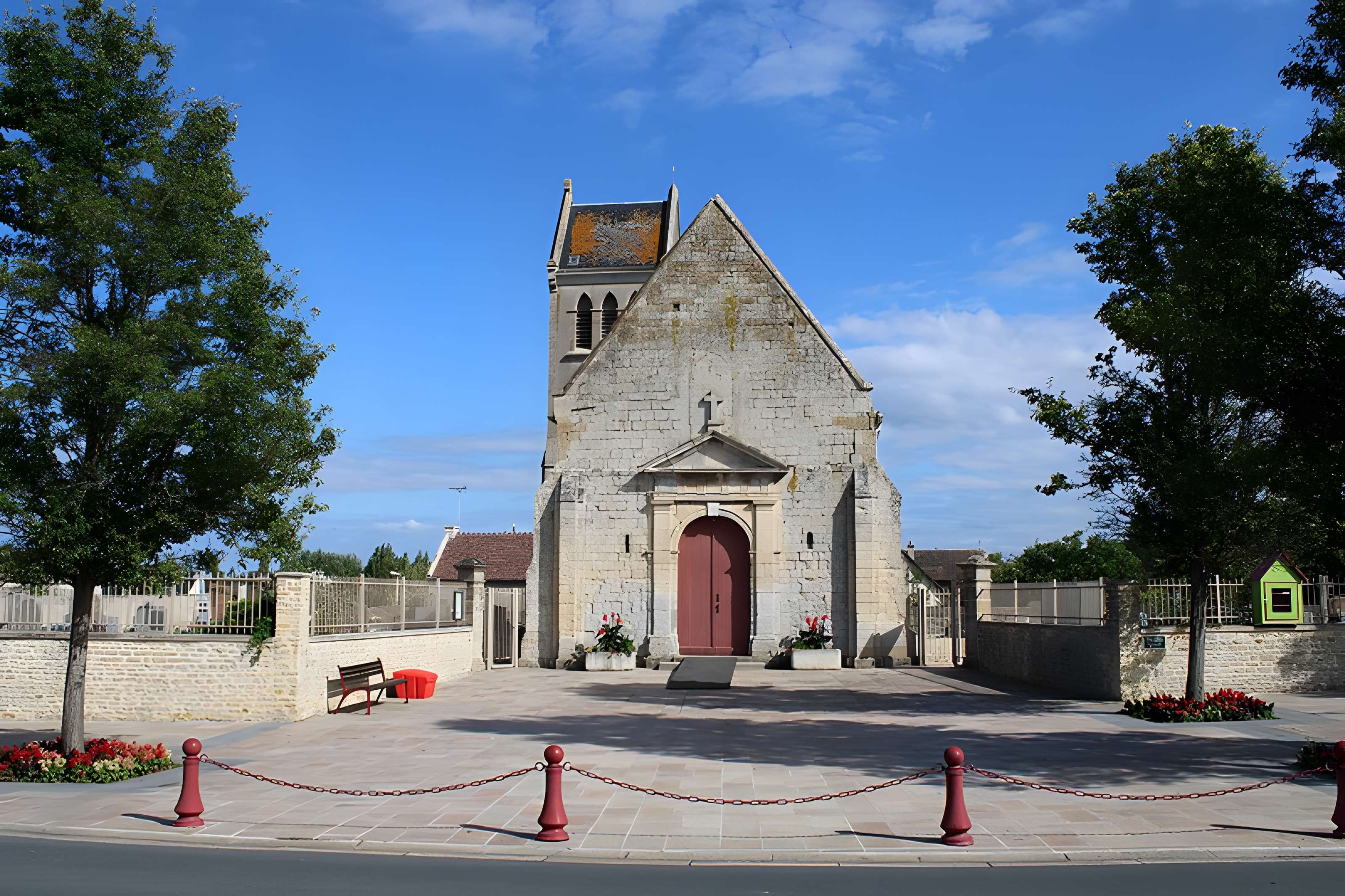 Église Notre-Dame-du-Port de Bénouville
