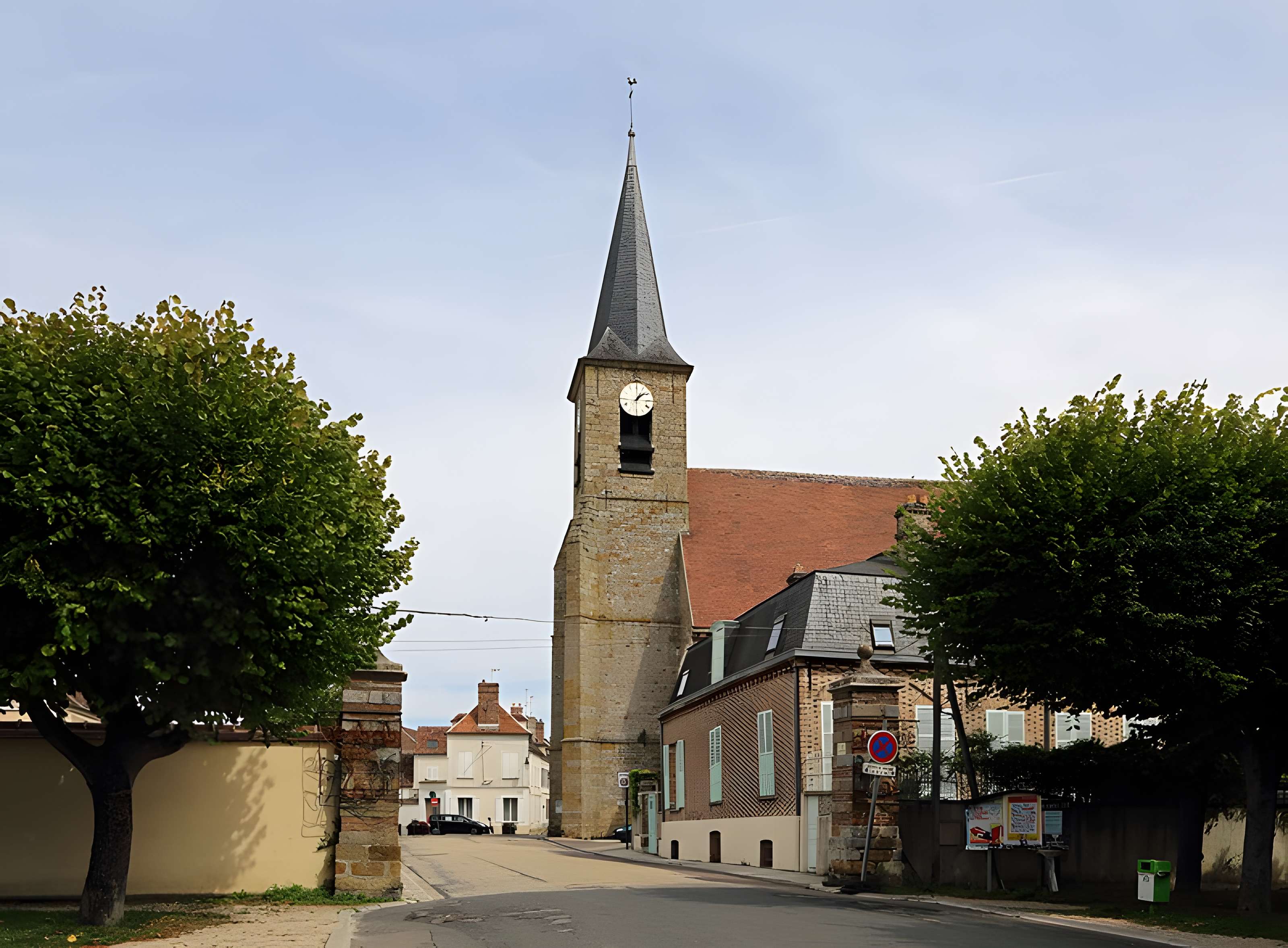 Église Notre-Dame-Sainte-Croix de Bray-sur-Seine