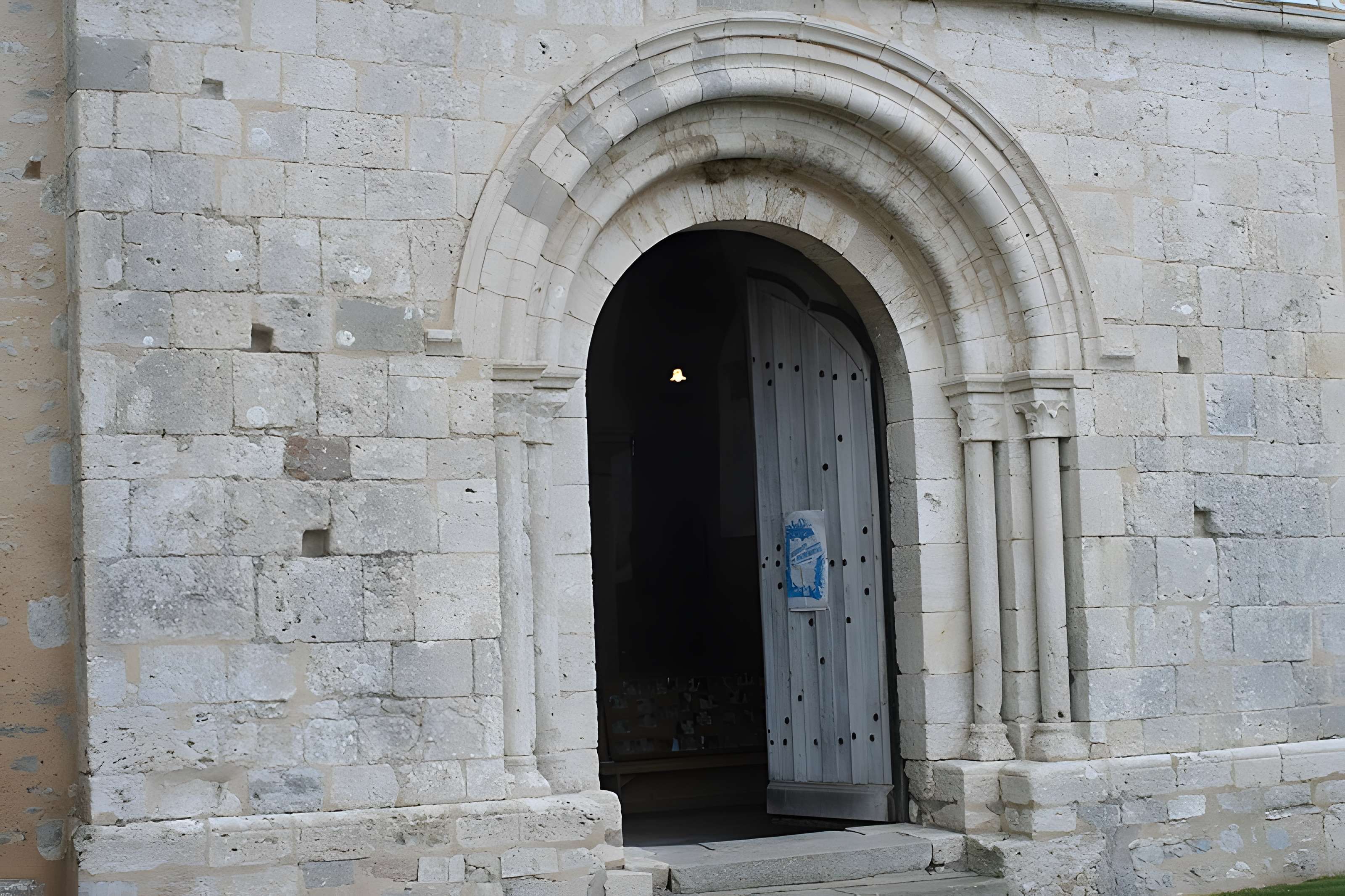 Église Saint-Aignan de Chalou-Moulineux