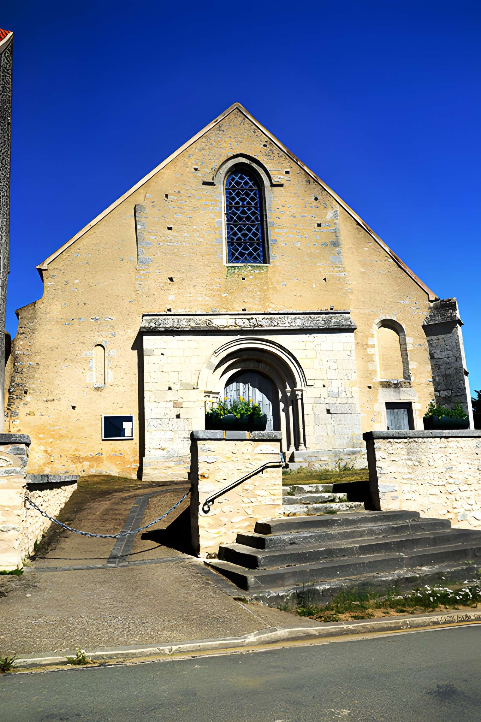 Église Saint-Aignan de Chalou-Moulineux