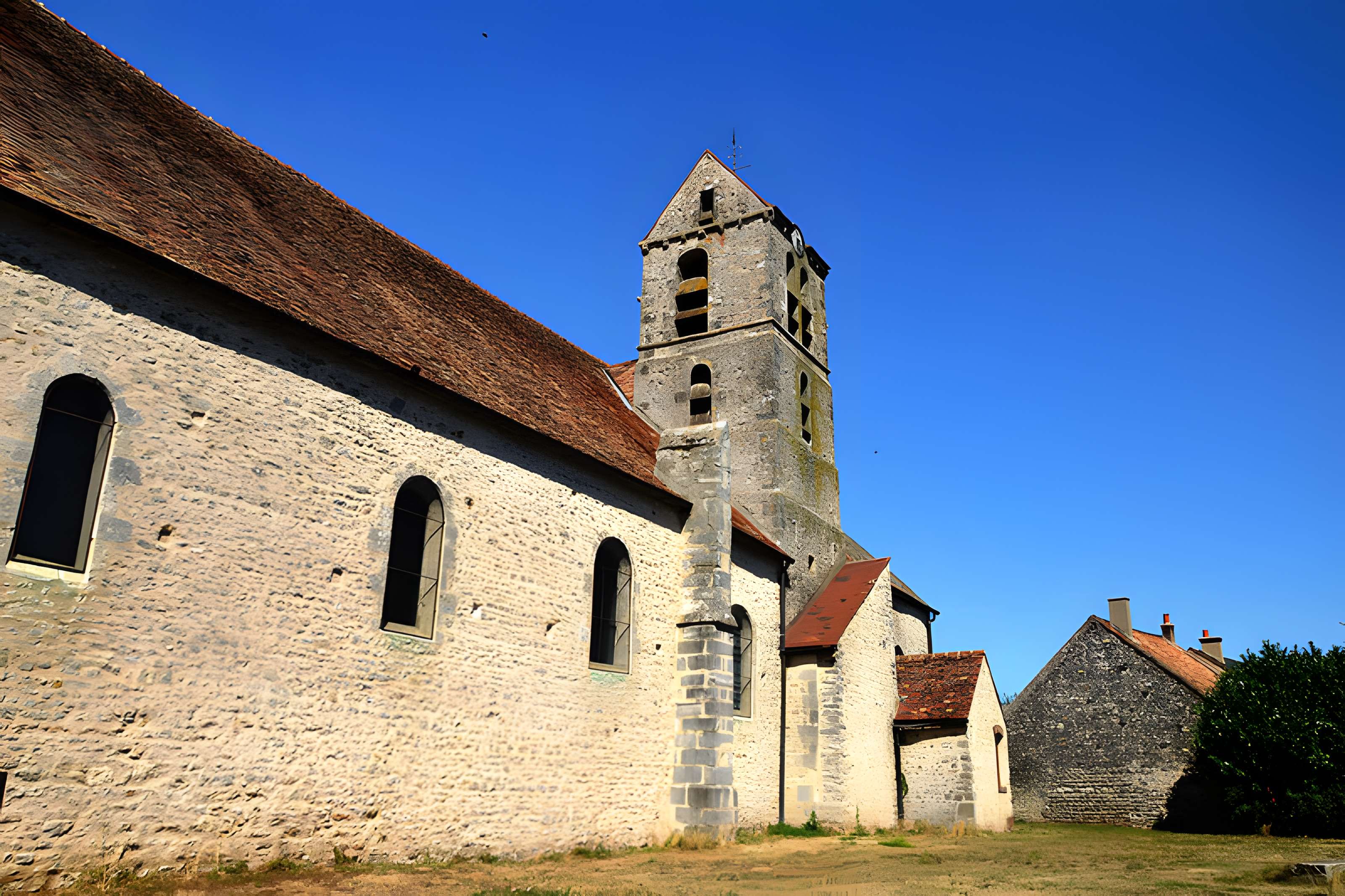 Église Saint-Aignan de Chalou-Moulineux