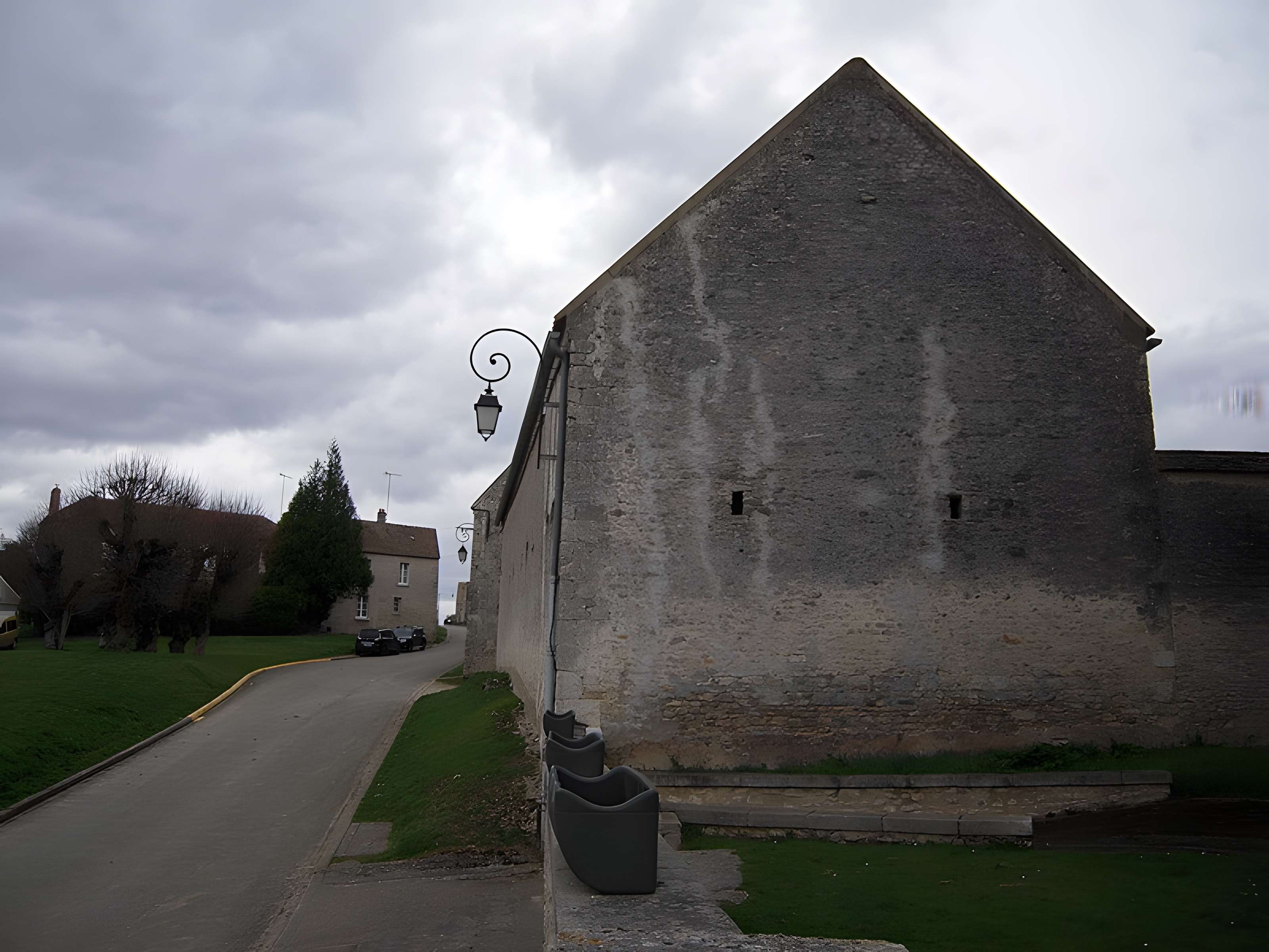 Église Saint-Aignan de Chalou-Moulineux