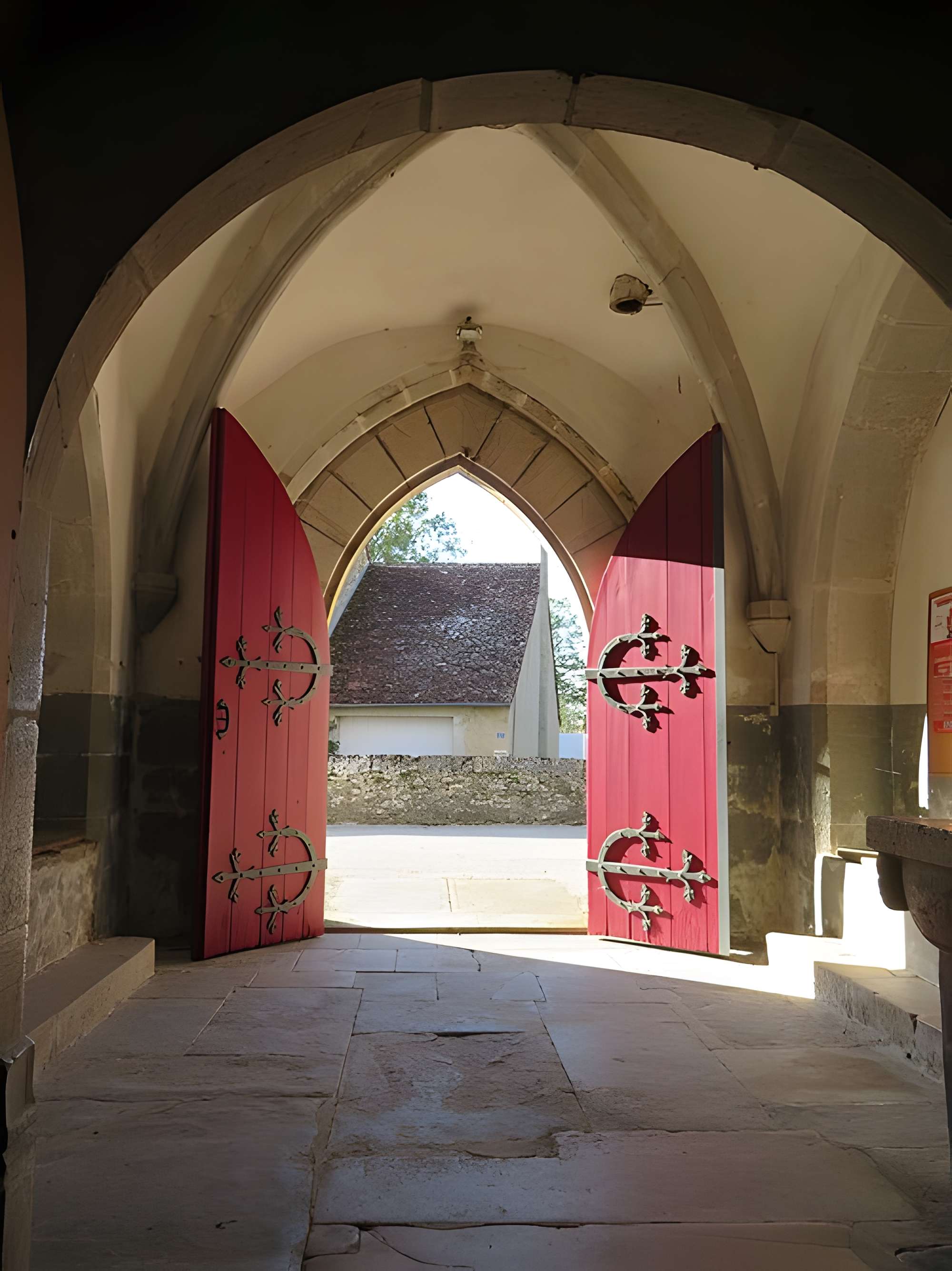 Église Saint-Aignan et prieuré de Ruffey-sur-Seille