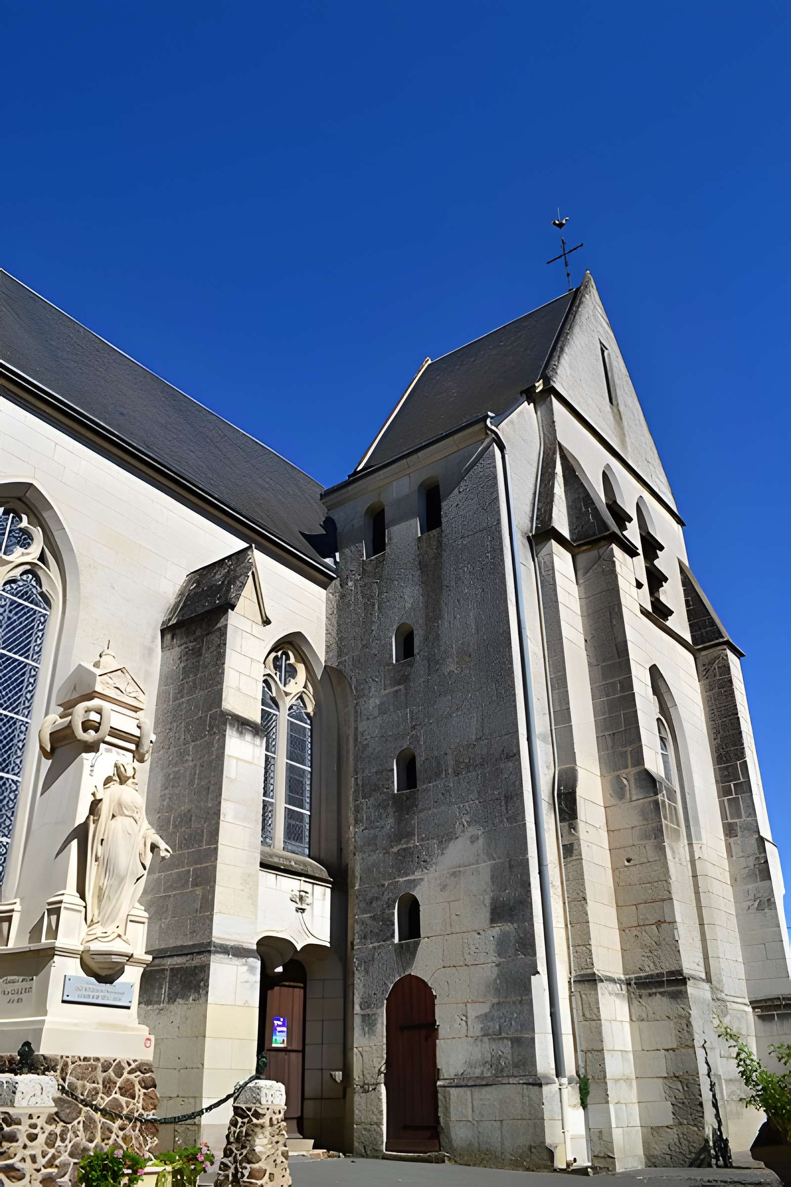 Église Saint-Almire des Roches-l'Évêque