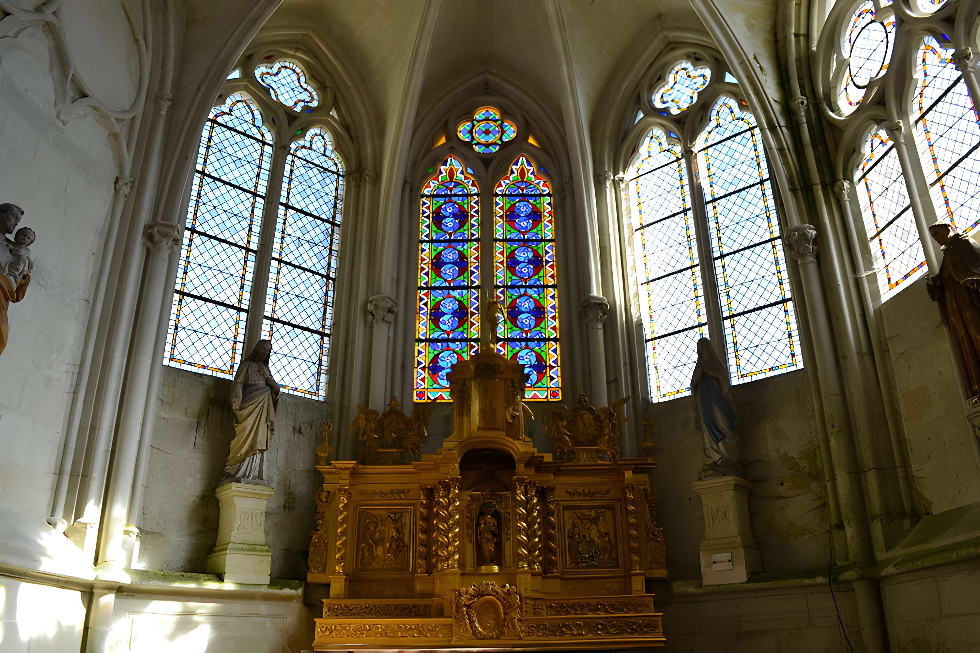 Église Saint-Almire des Roches-l'Évêque
