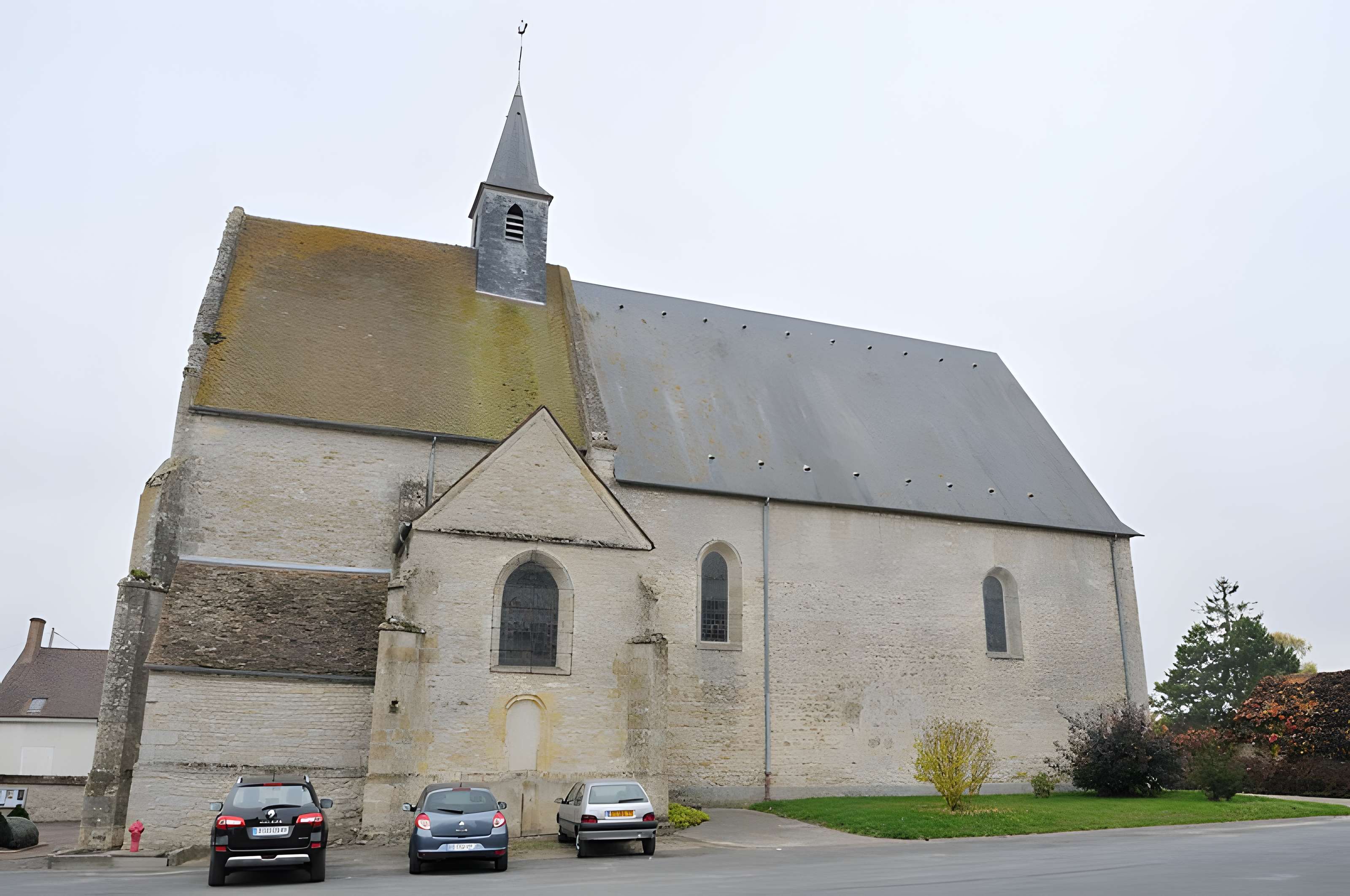 Église Saint-Amand de La Neuville-sur-Essonne 