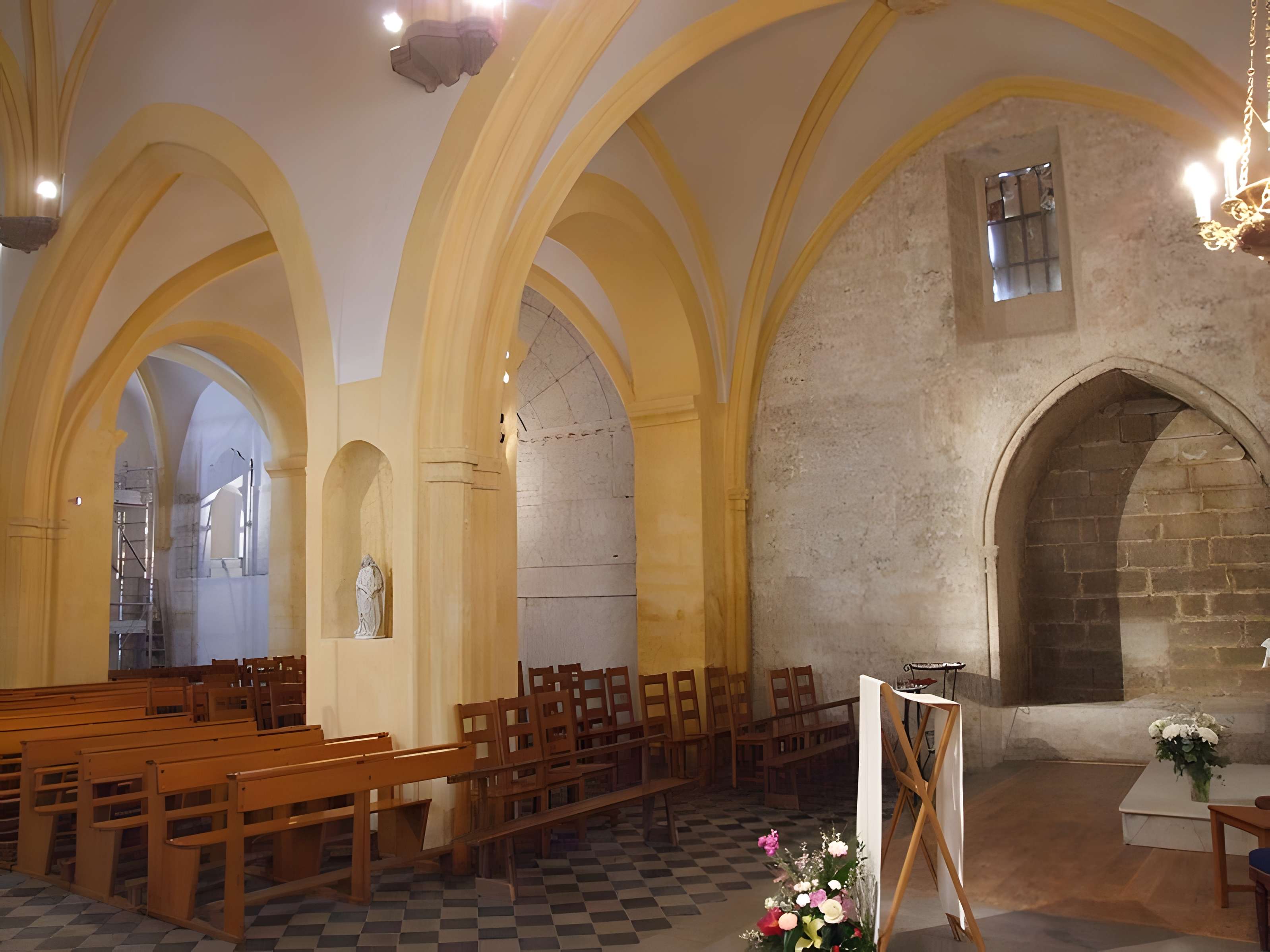 Église Saint-Amand de Sénas